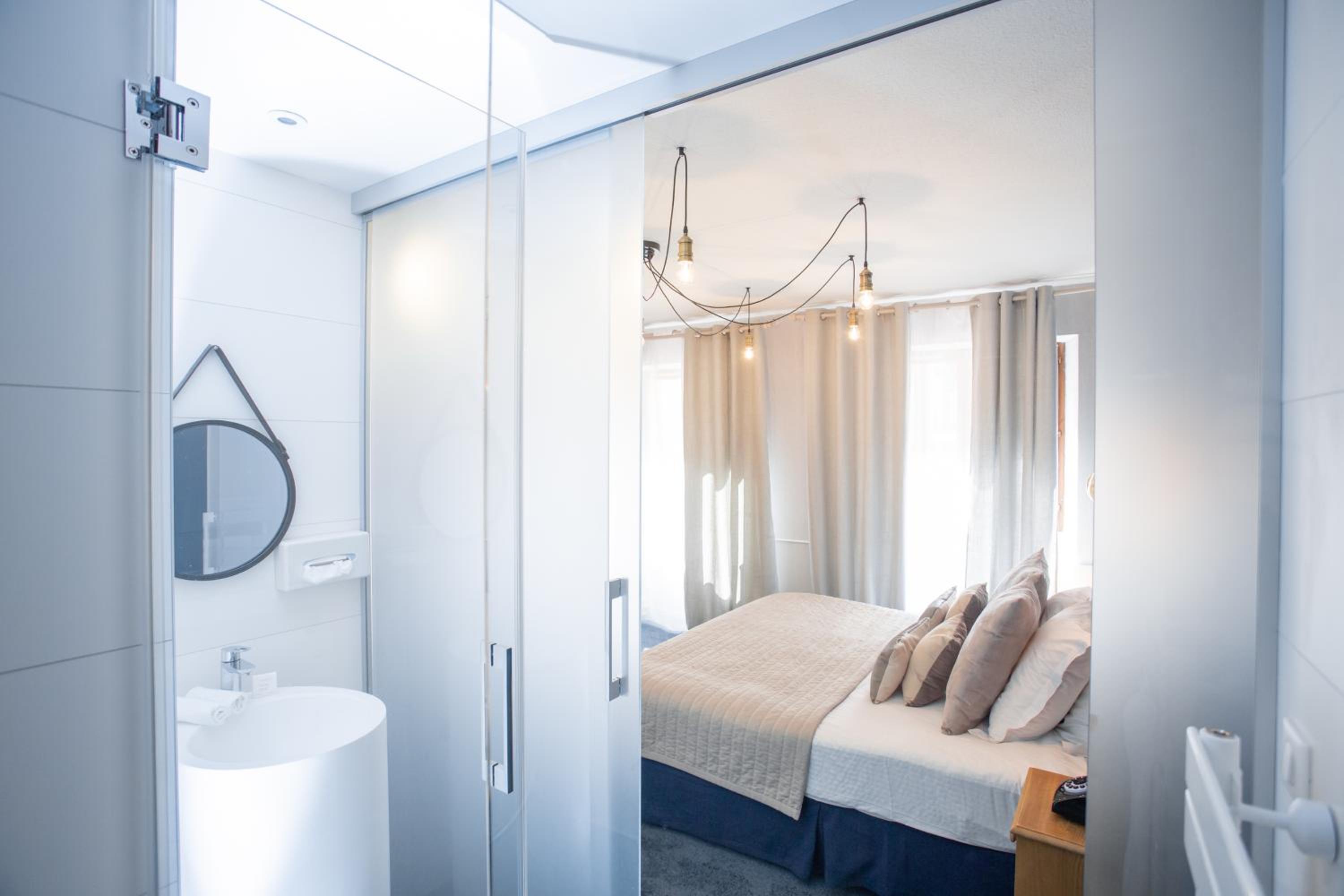 Deluxe Room - Photo 6