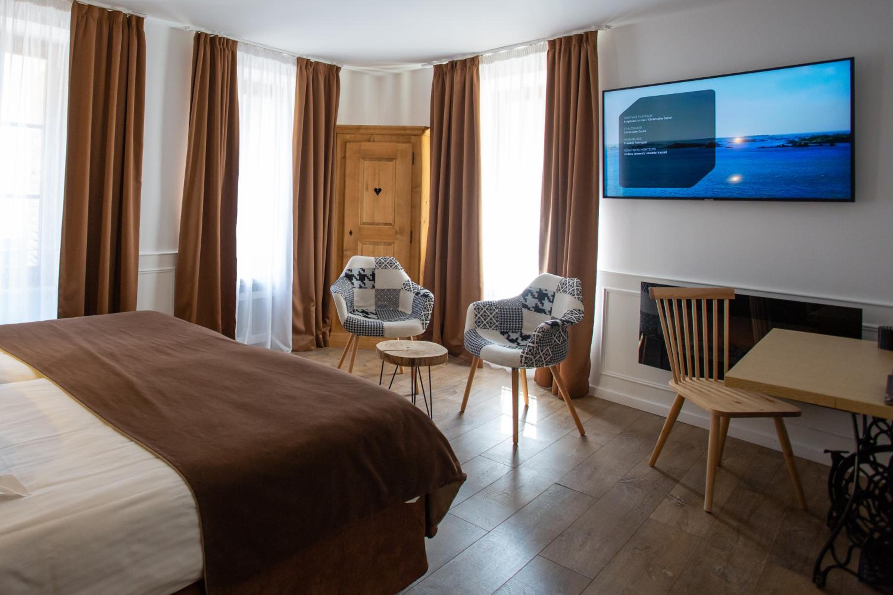 Deluxe Room - Photo 9