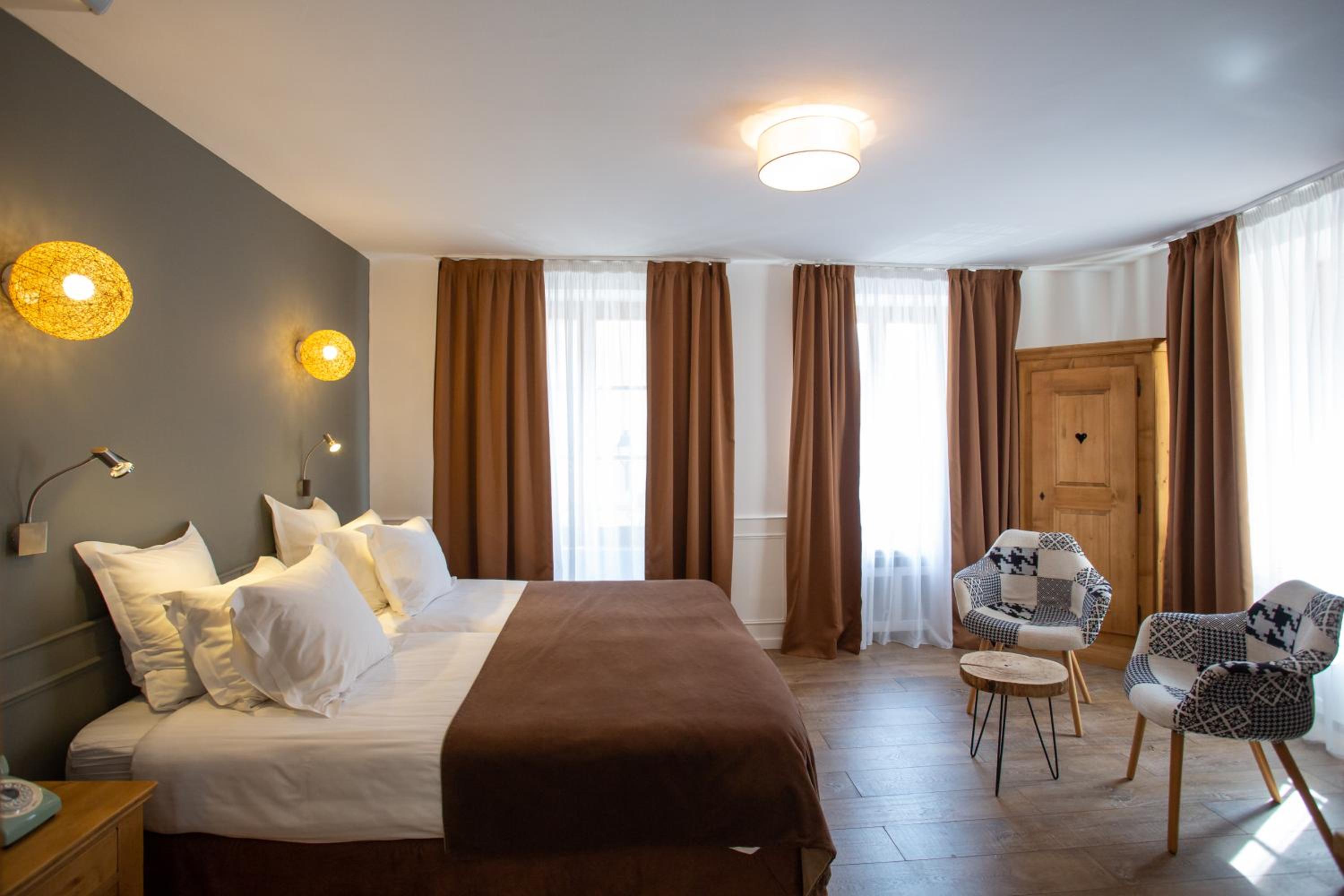 Deluxe Room - Photo 10