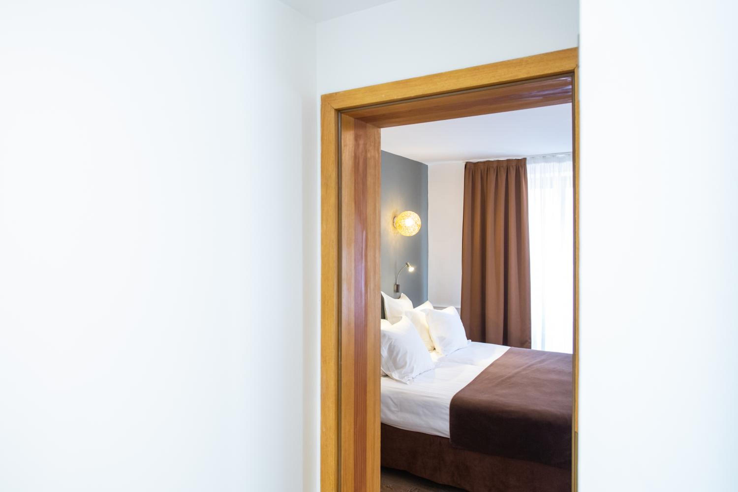 Deluxe Room - Photo 8