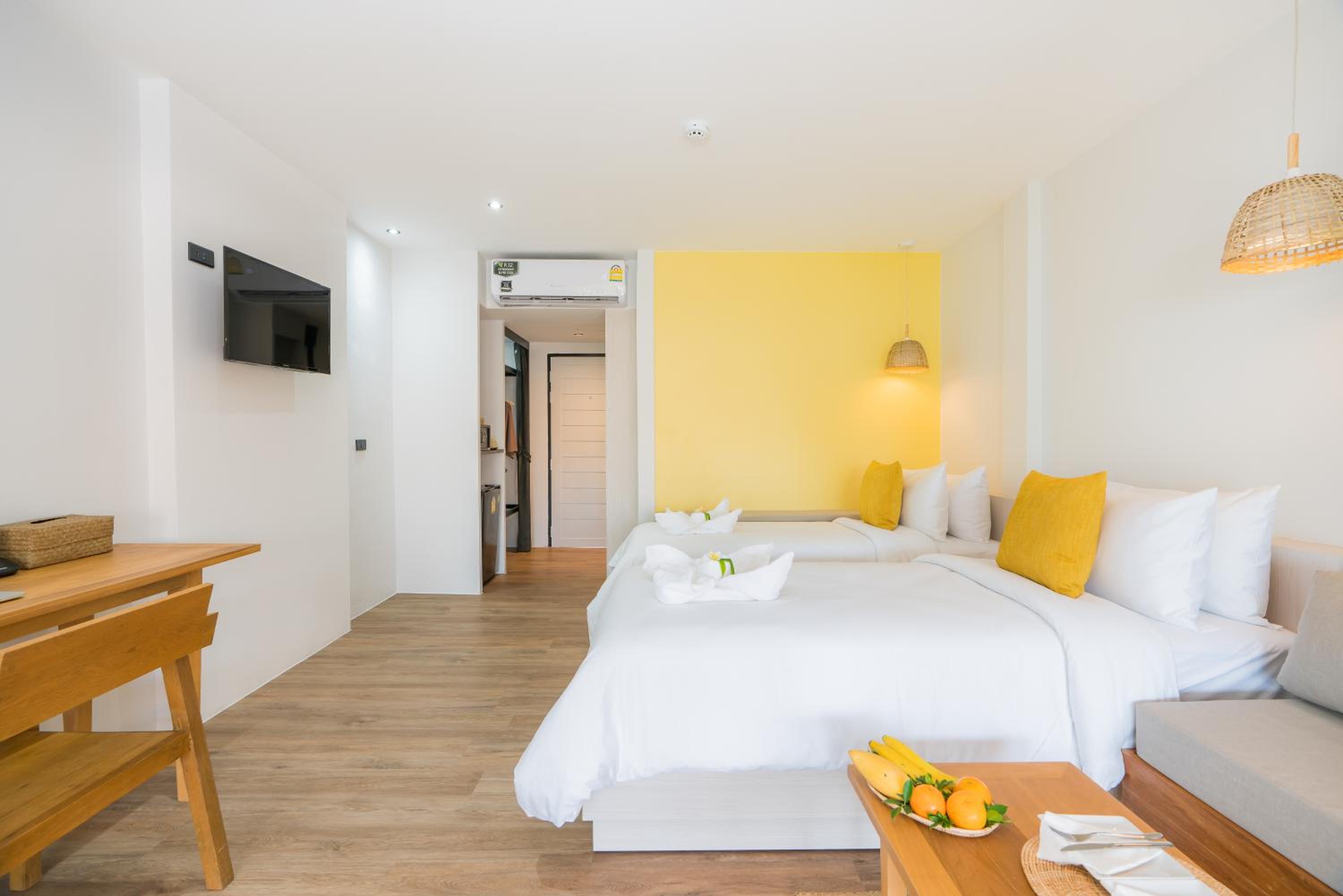 Deluxe Double Room with Side Sea View photo 1