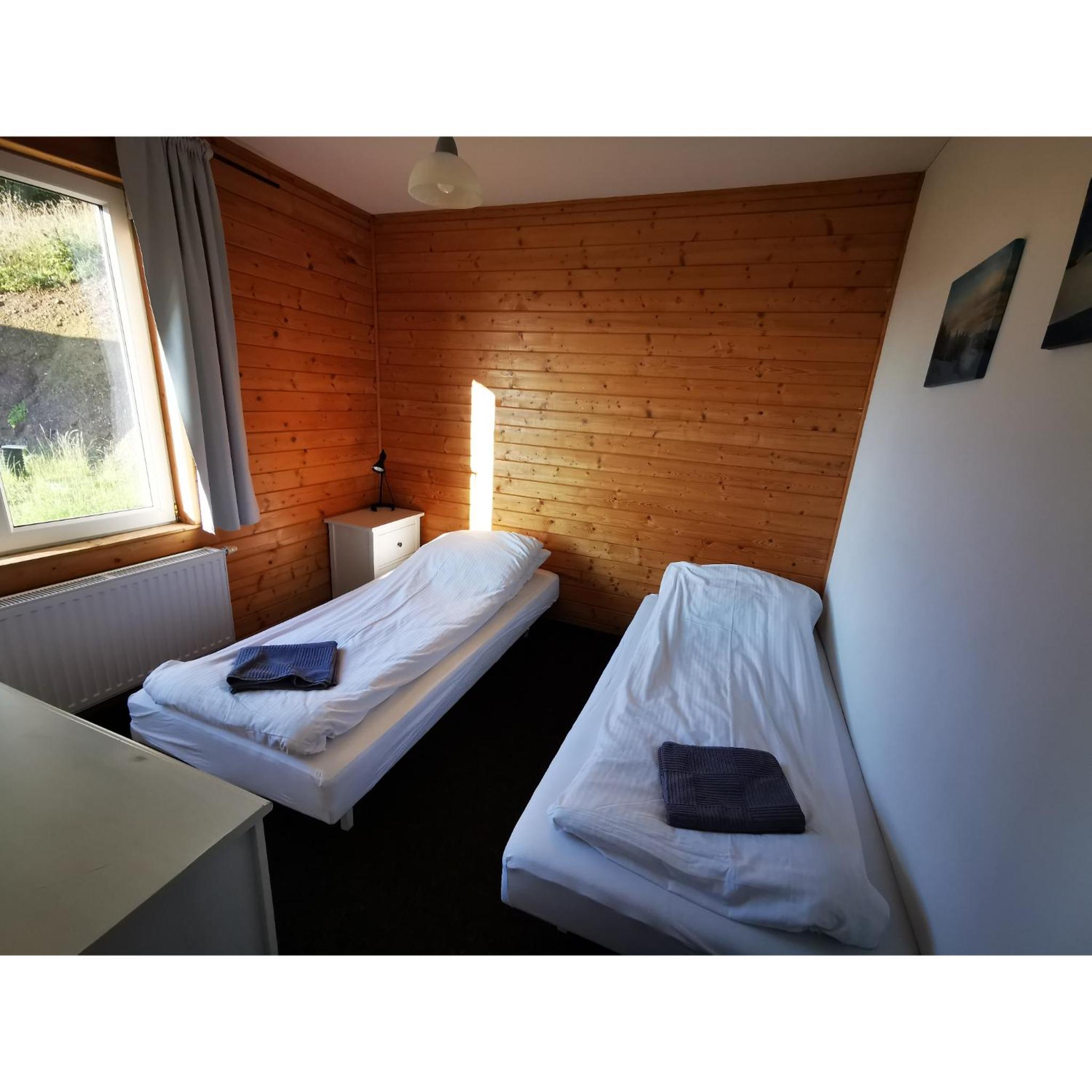 Quadruple Room with Bathroom - Photo 4