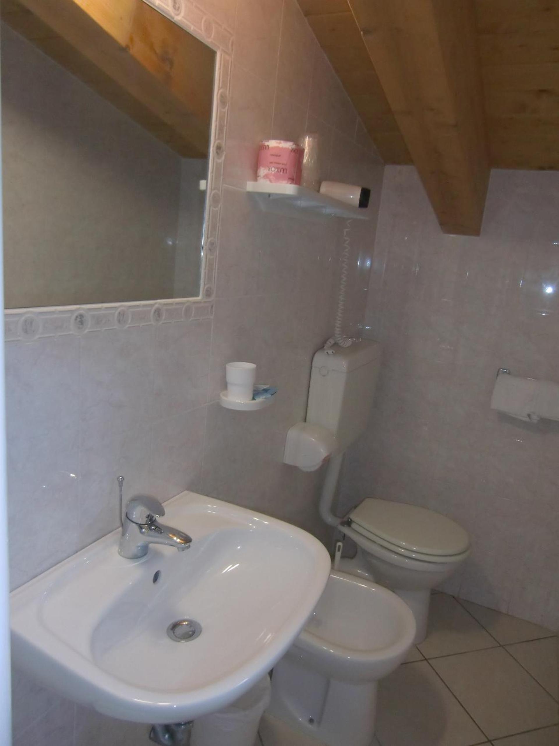Small Double Room - Attic photo 3