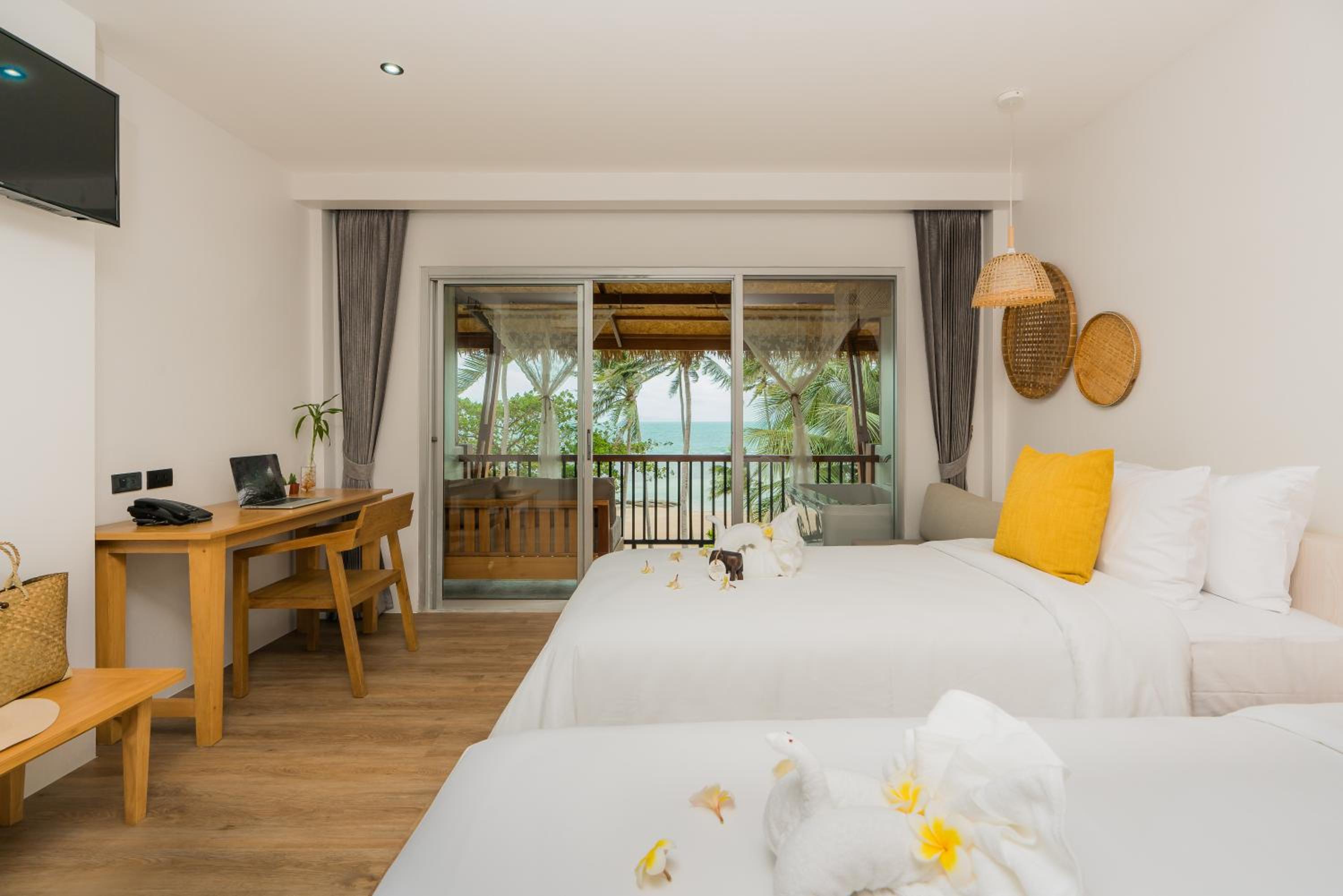 Deluxe Double or Twin Room with Sea View photo 1