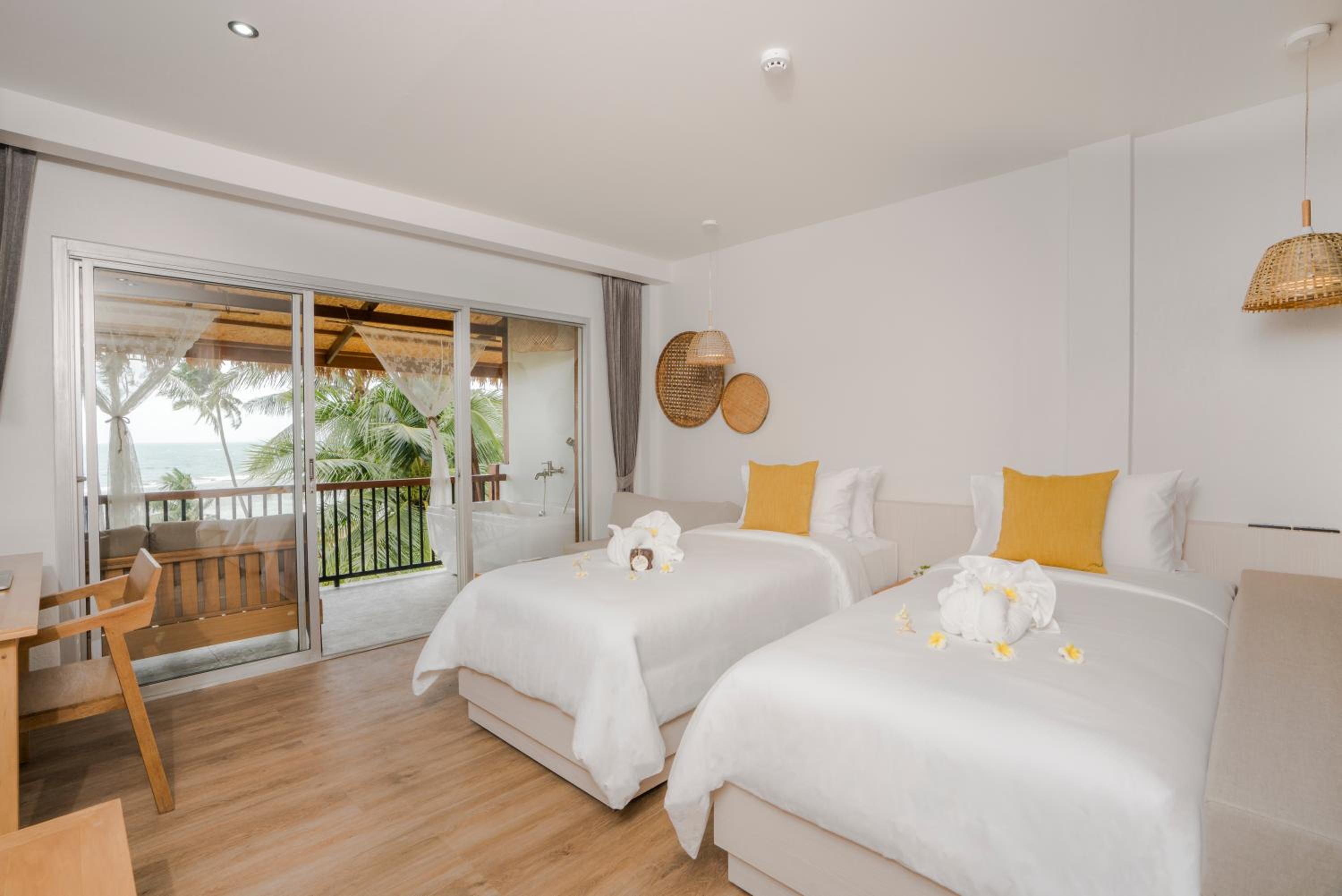 Deluxe Double or Twin Room with Sea View photo 2