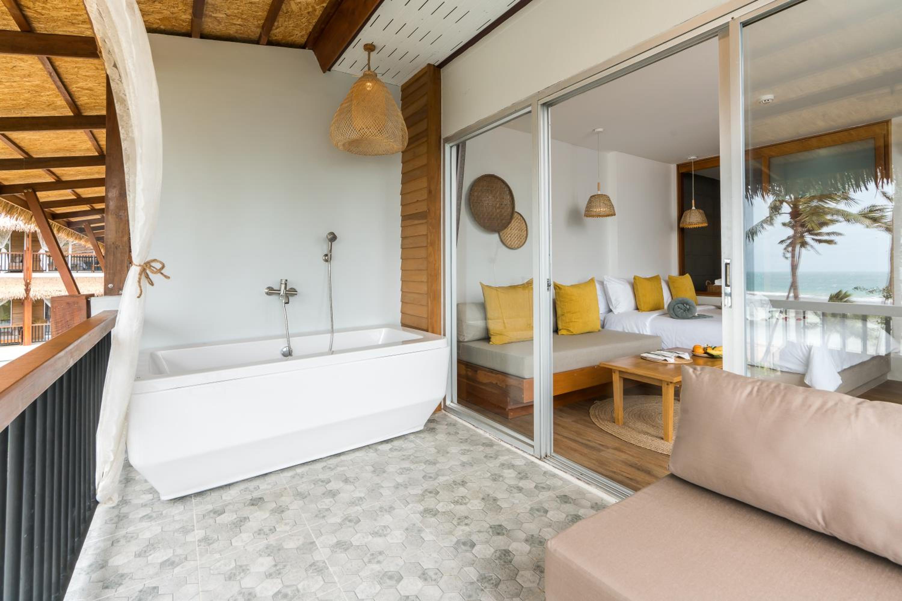 Deluxe Double or Twin Room with Sea View photo 3
