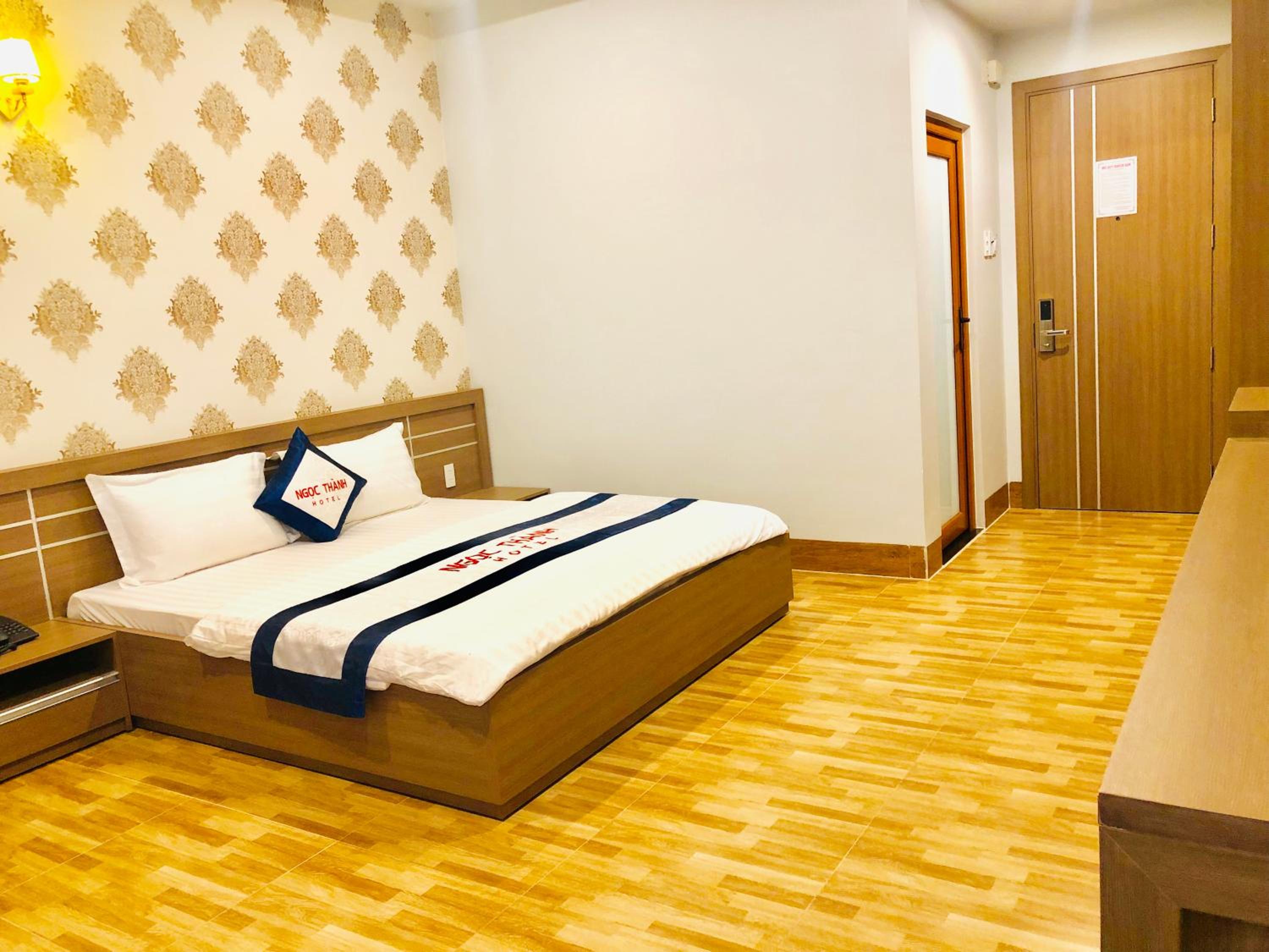 Large Double Room photo 1