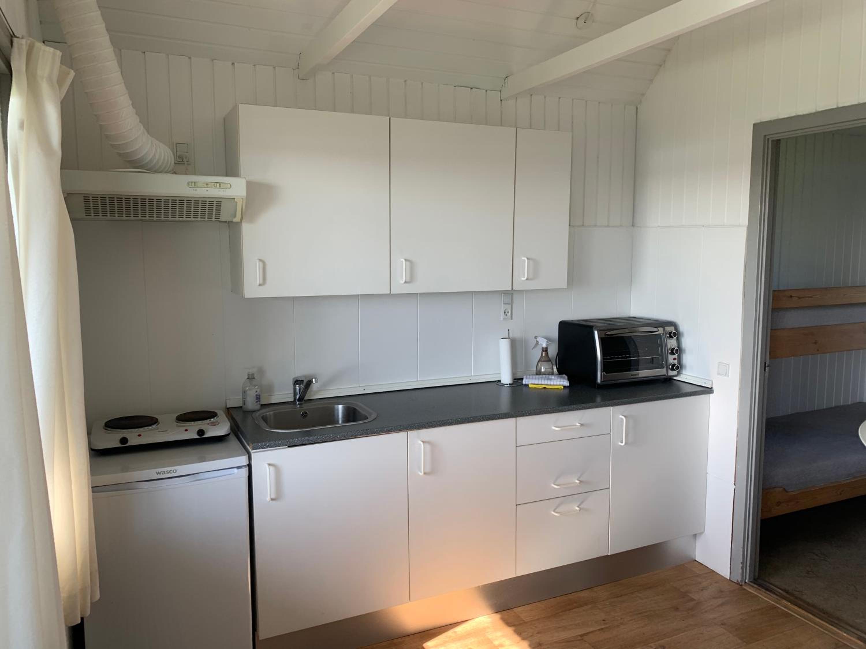 Two-Bedroom Cottage with loft (6 adults) & and Shared Bathroom photo 3