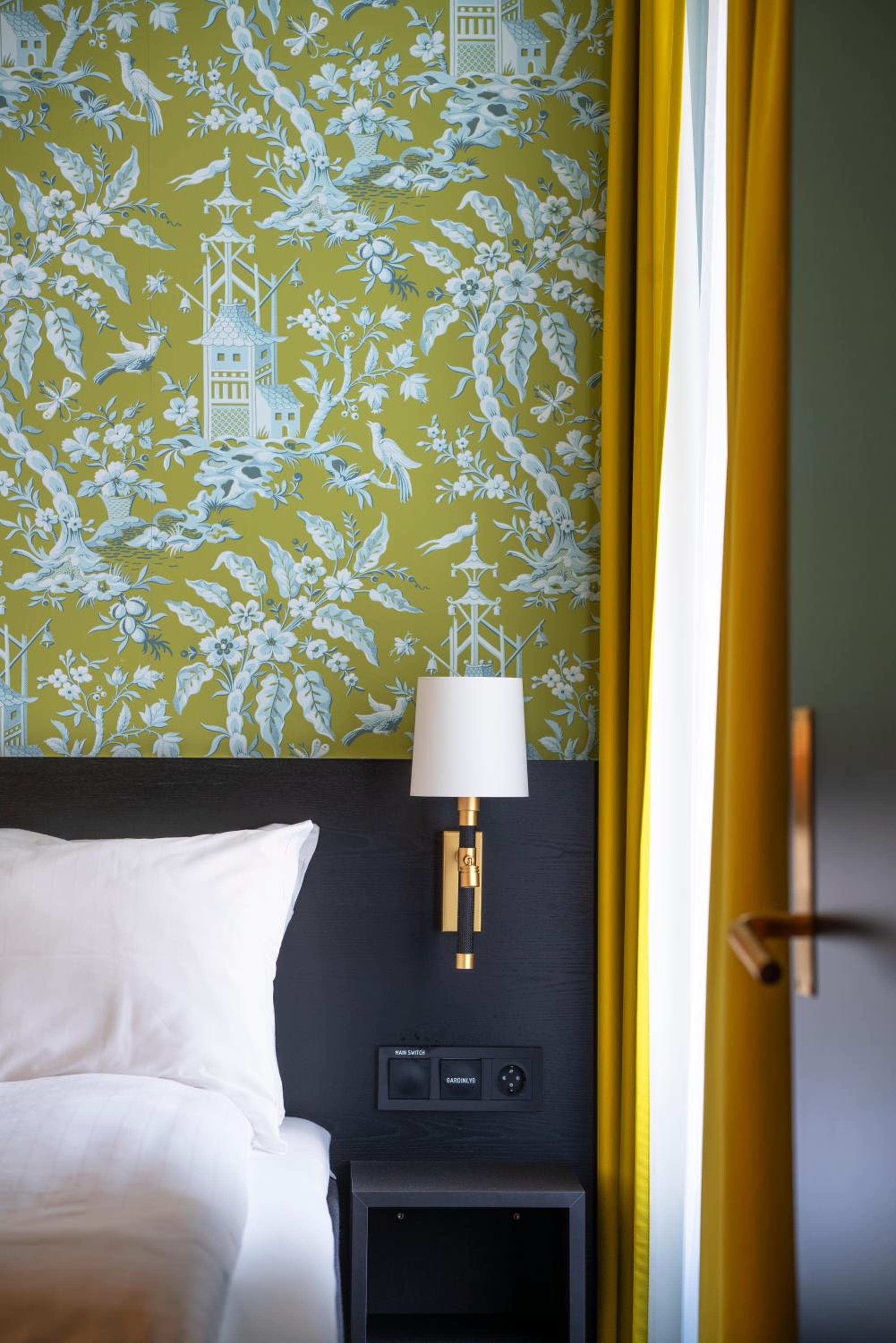 Standard Twin Room - Photo 3