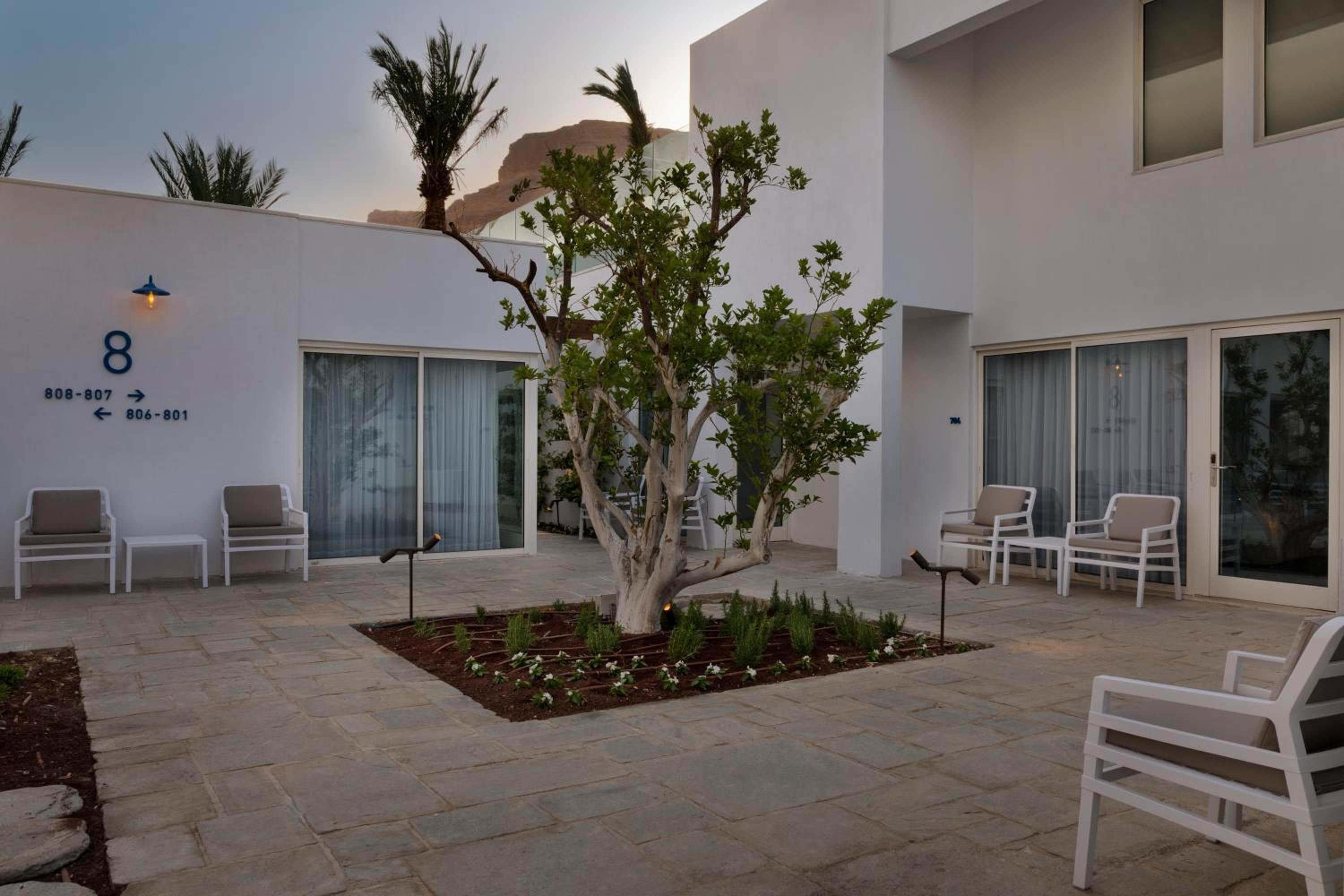 Superior Double or Twin Room with Patio - Photo 4