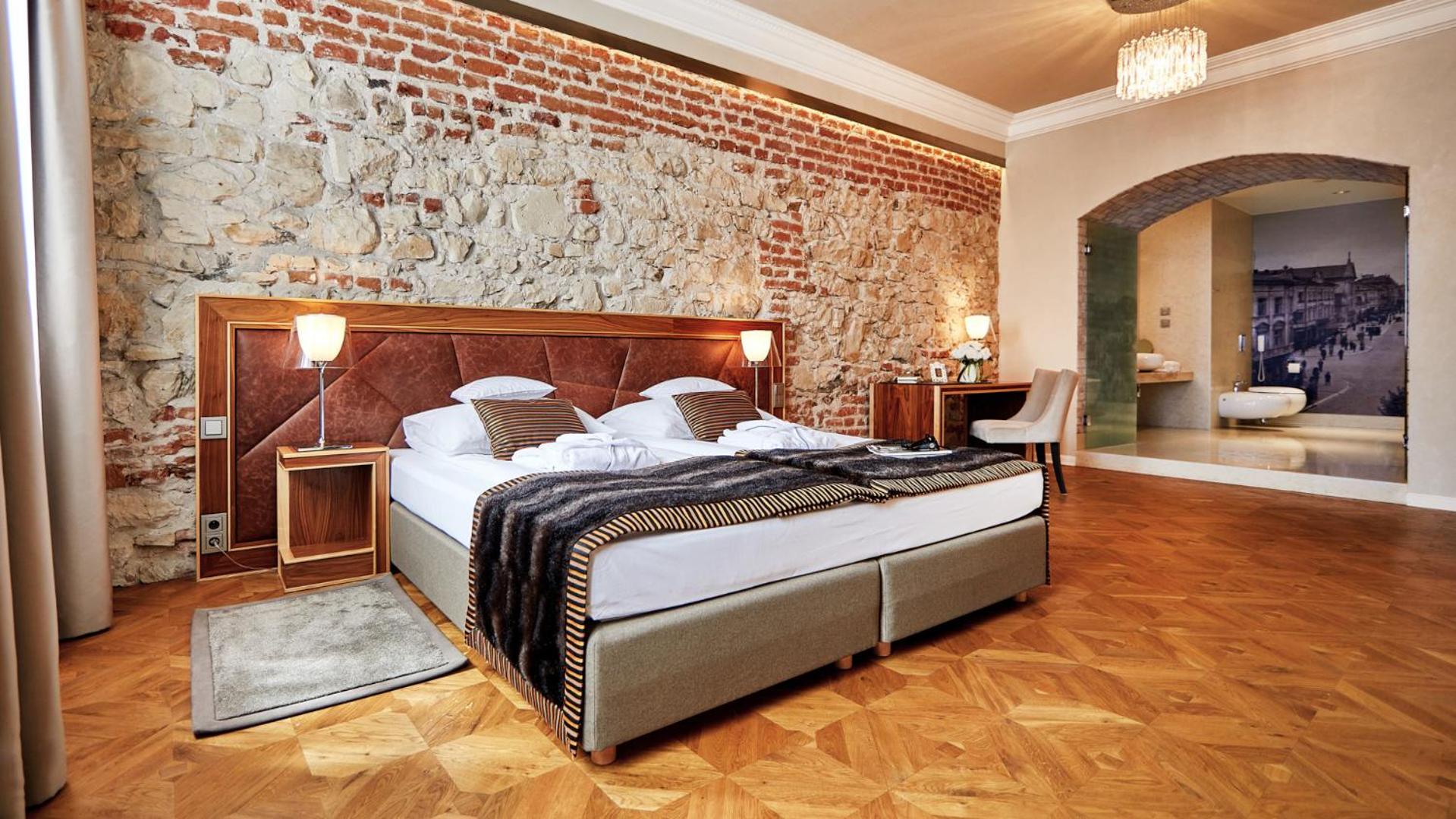 Deluxe Suite - Photo 1