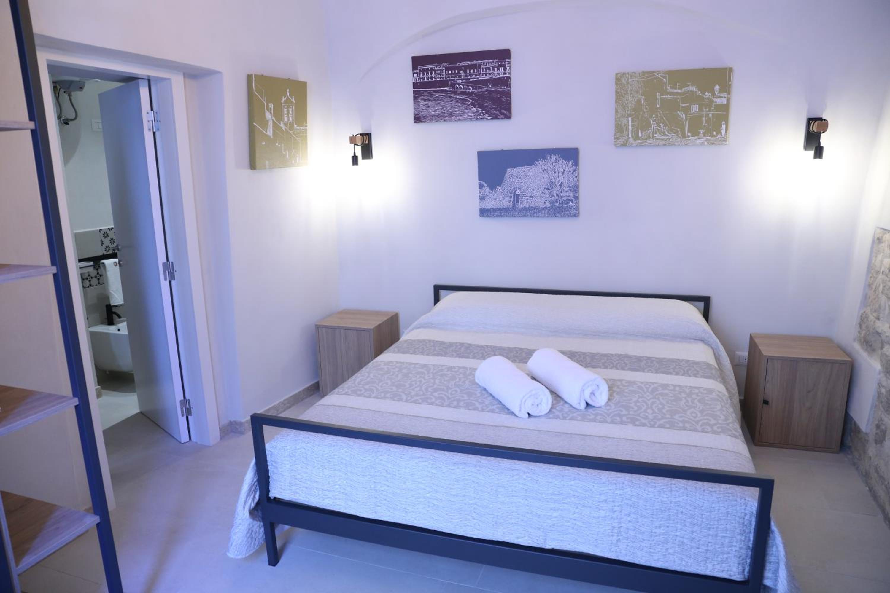 Double Room with Private Bathroom - Photo 7