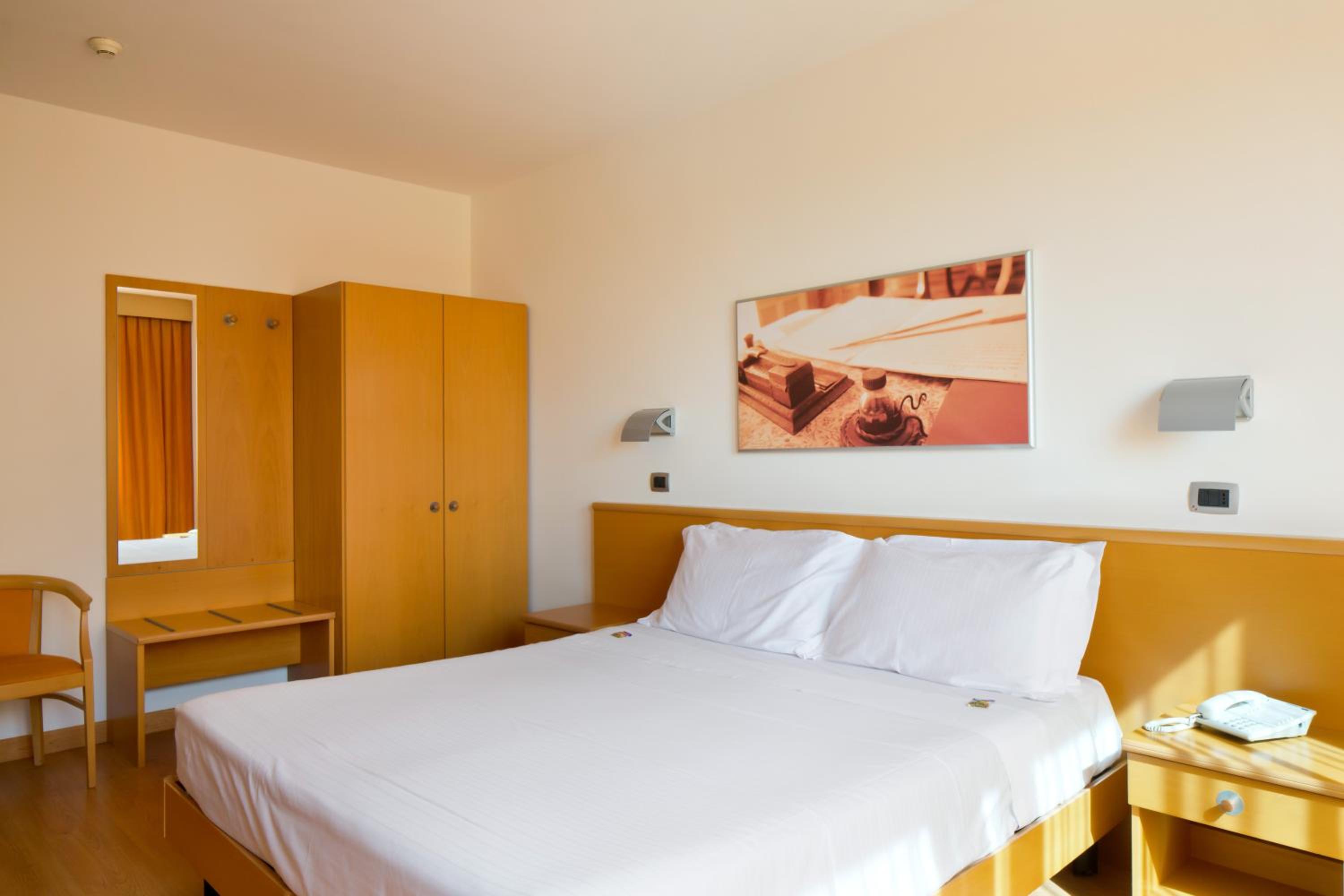 Double Room - Photo 3