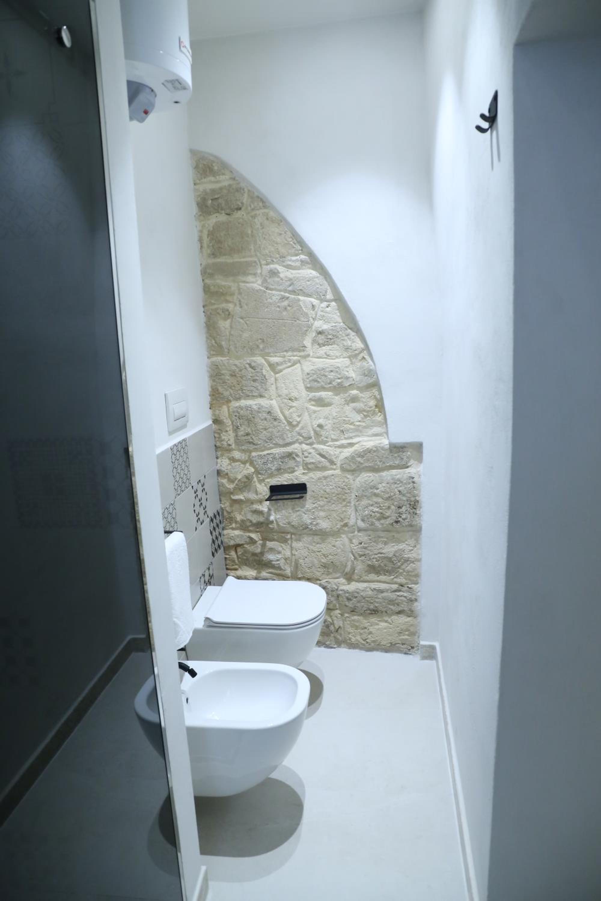 Double Room with Private Bathroom - Photo 17
