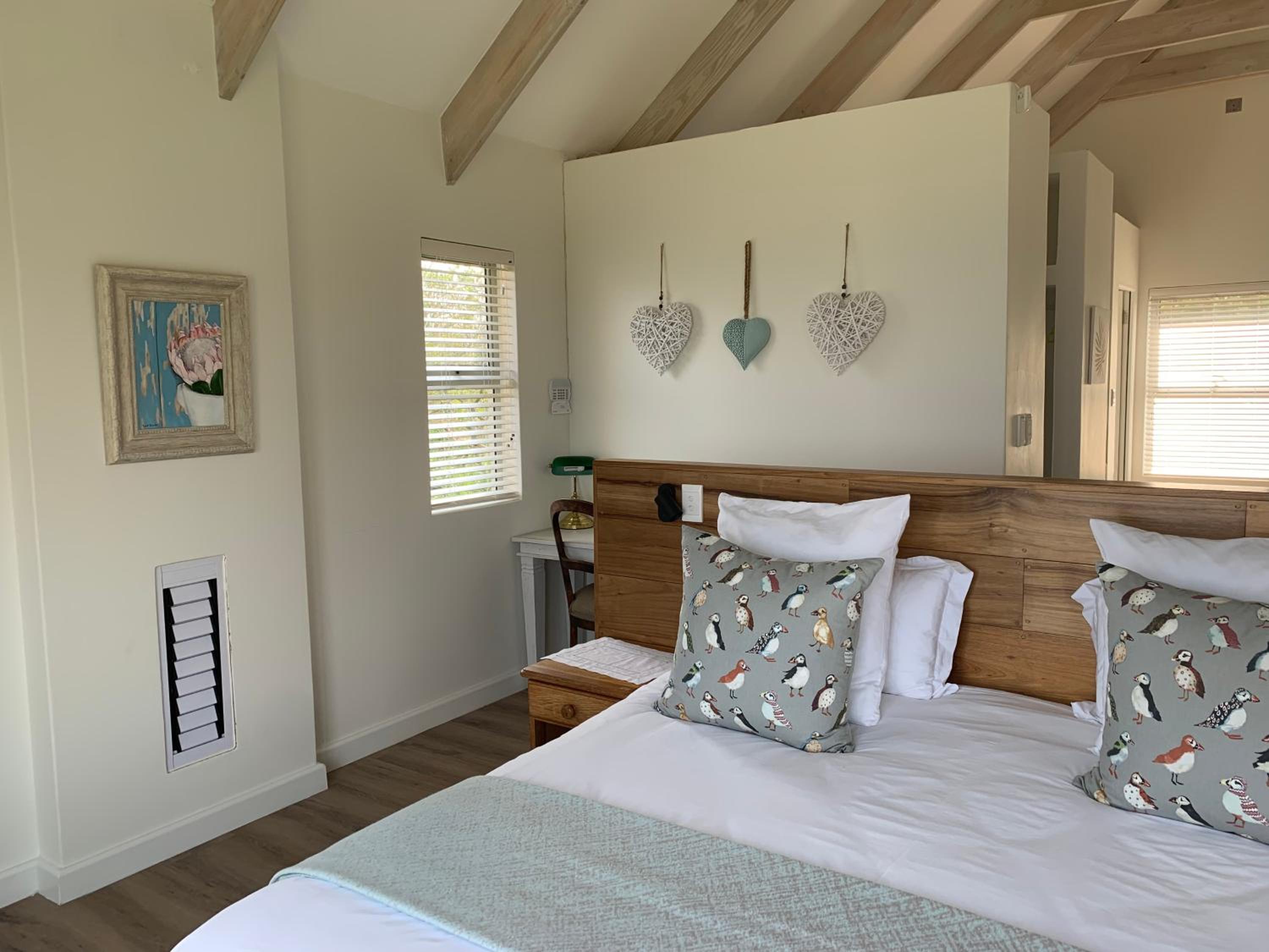 Two-Bedroom House - Photo 5