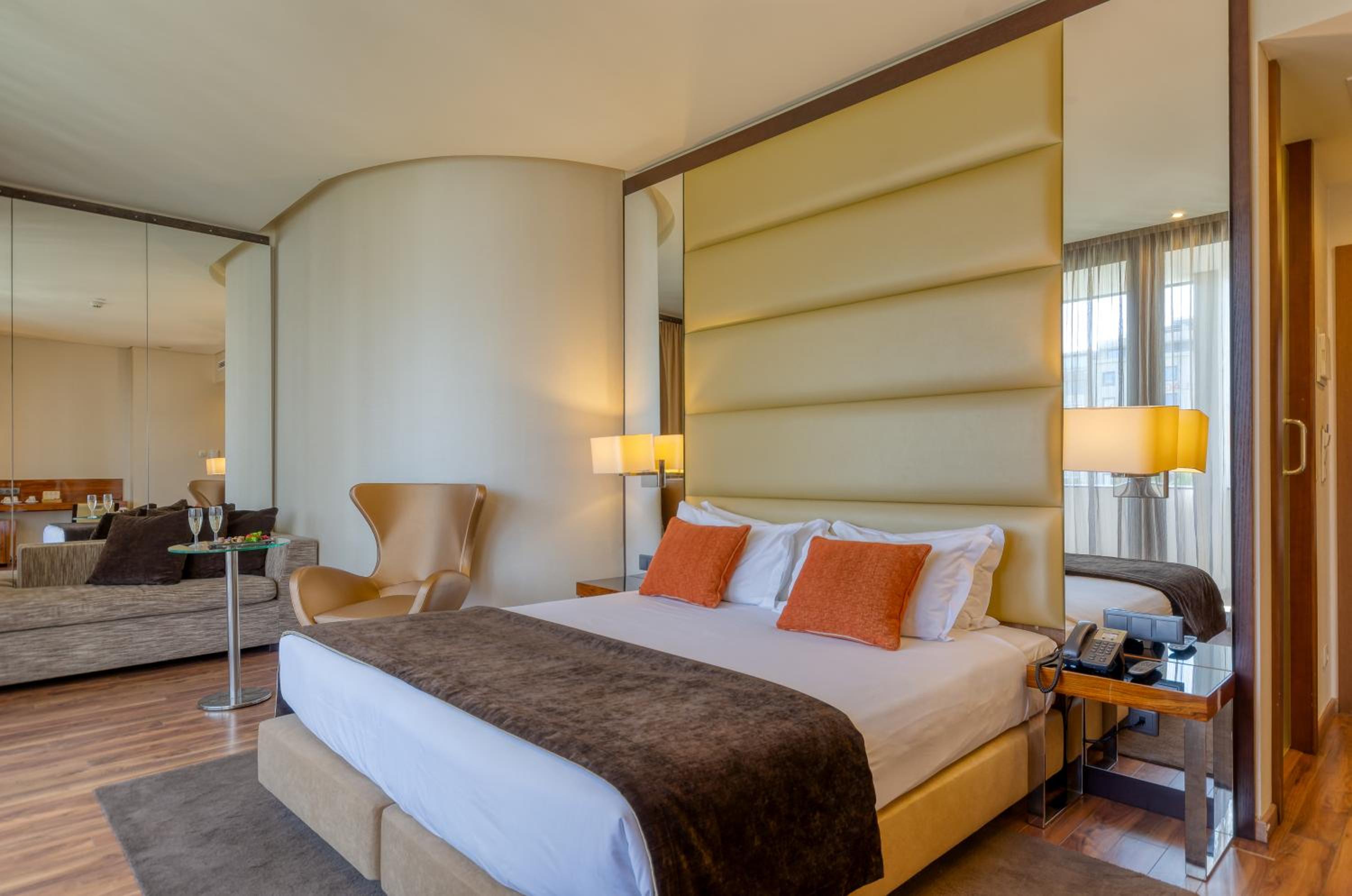 Executive Double Room with Balcony - Photo 6