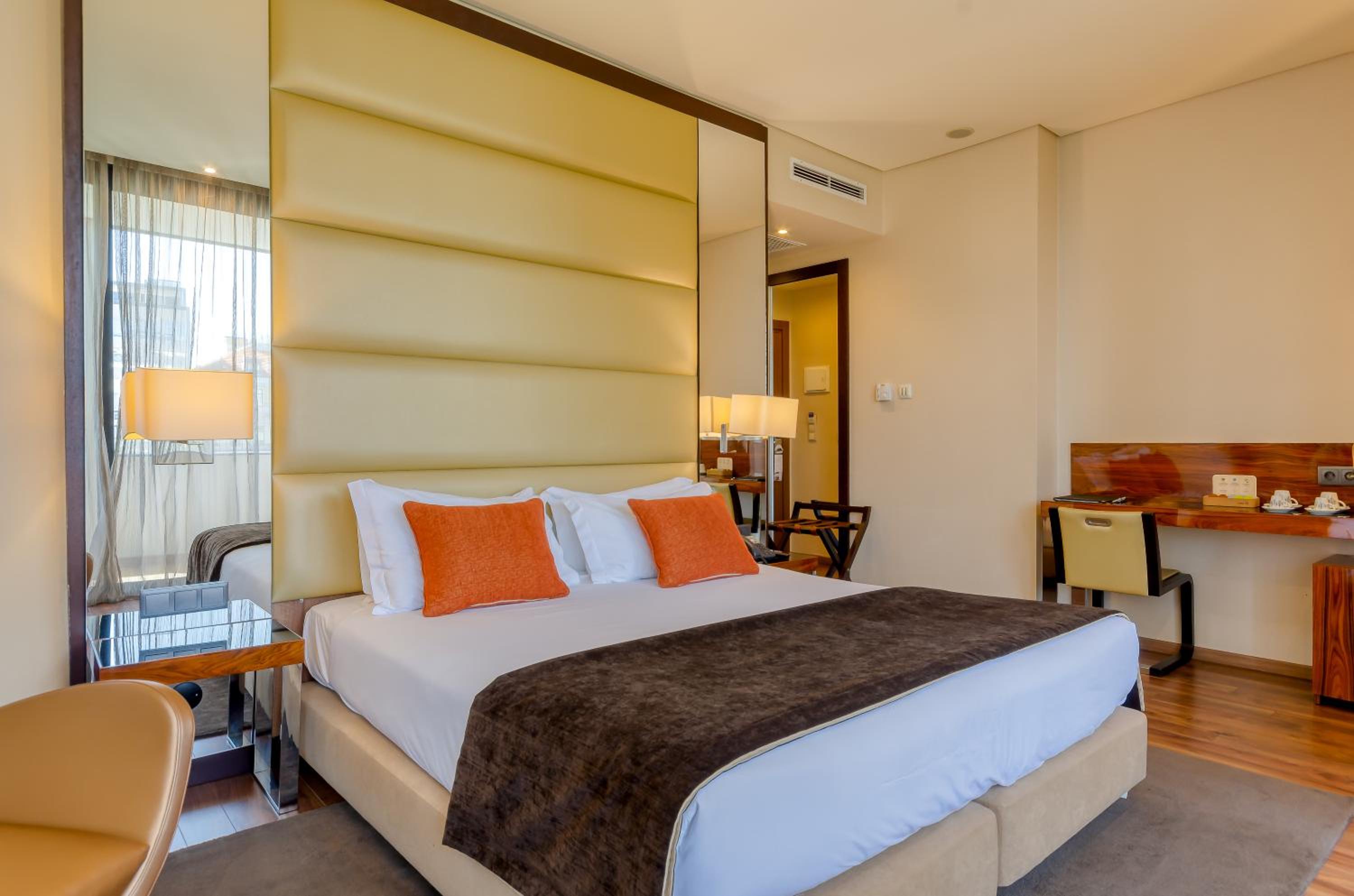 Executive Double Room with Balcony - Photo 5