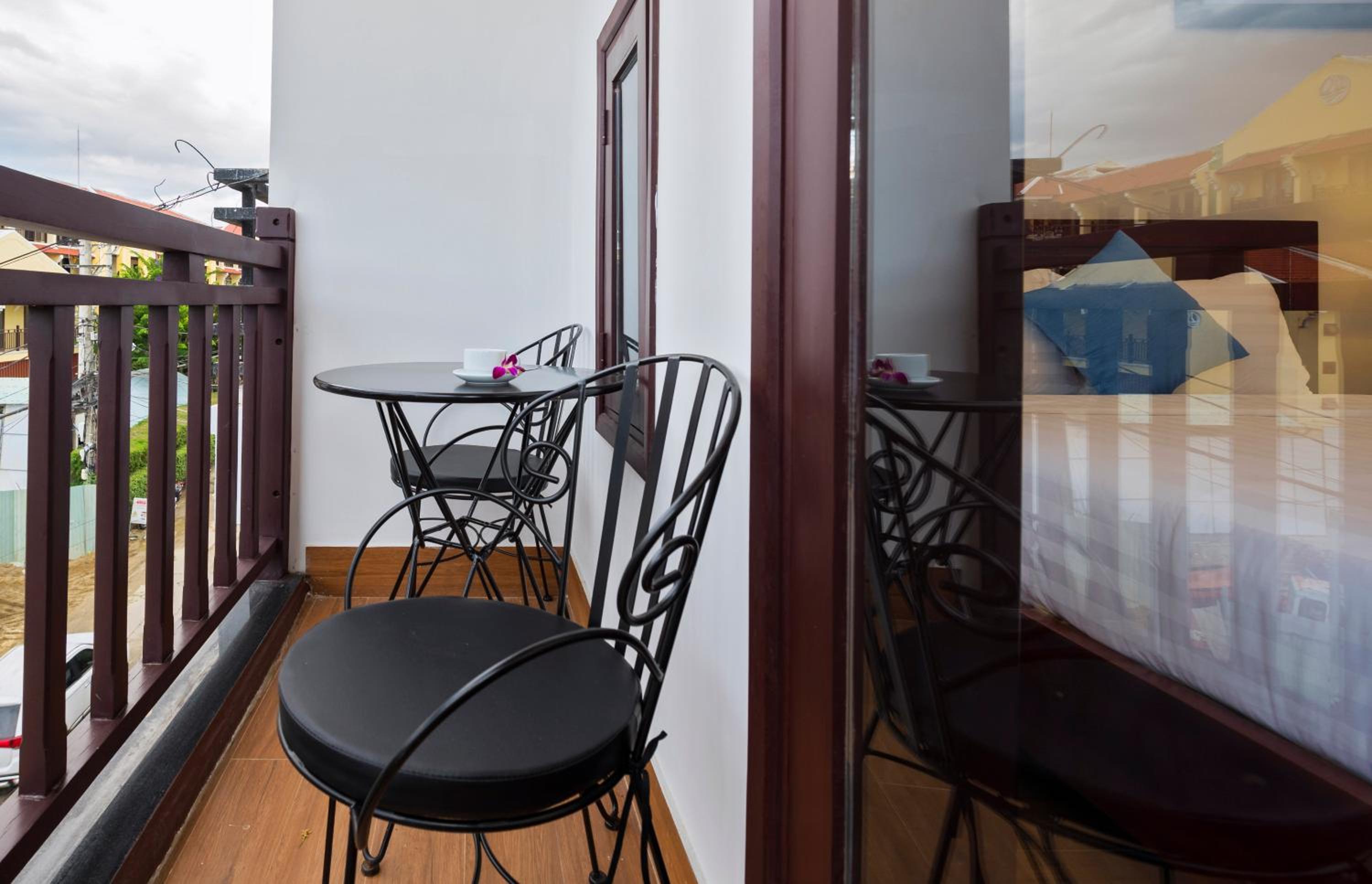Family Room with Balcony - Photo 3