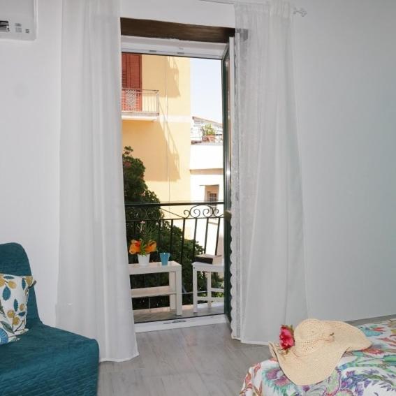 One-Bedroom House photo 2
