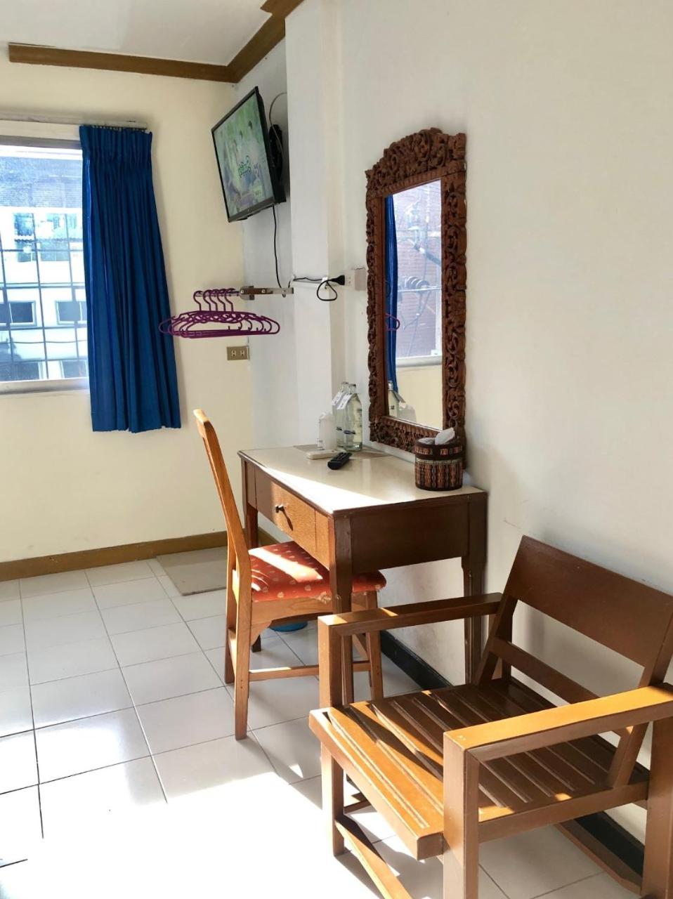 Small Single Room photo 3