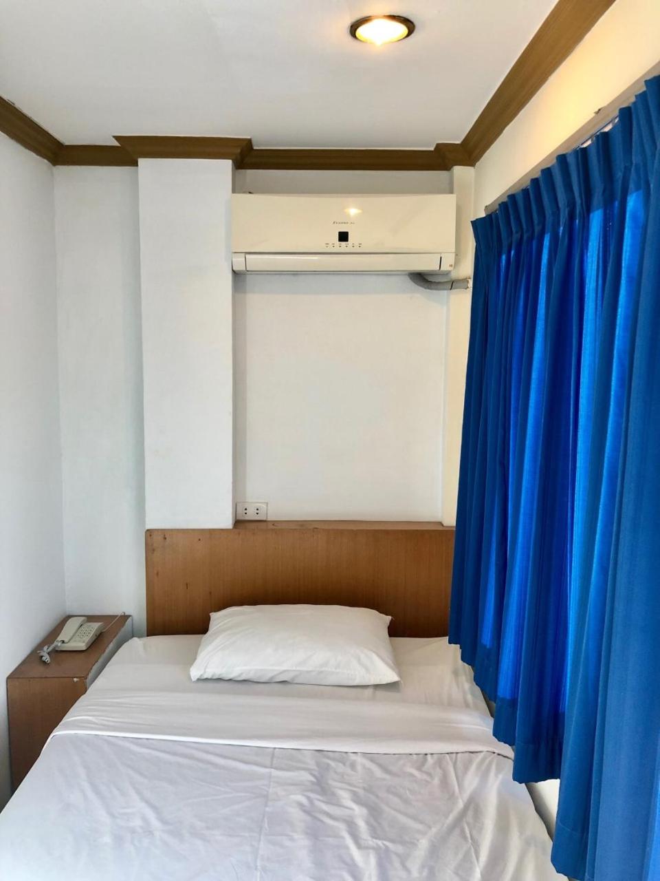 Small Single Room photo 2