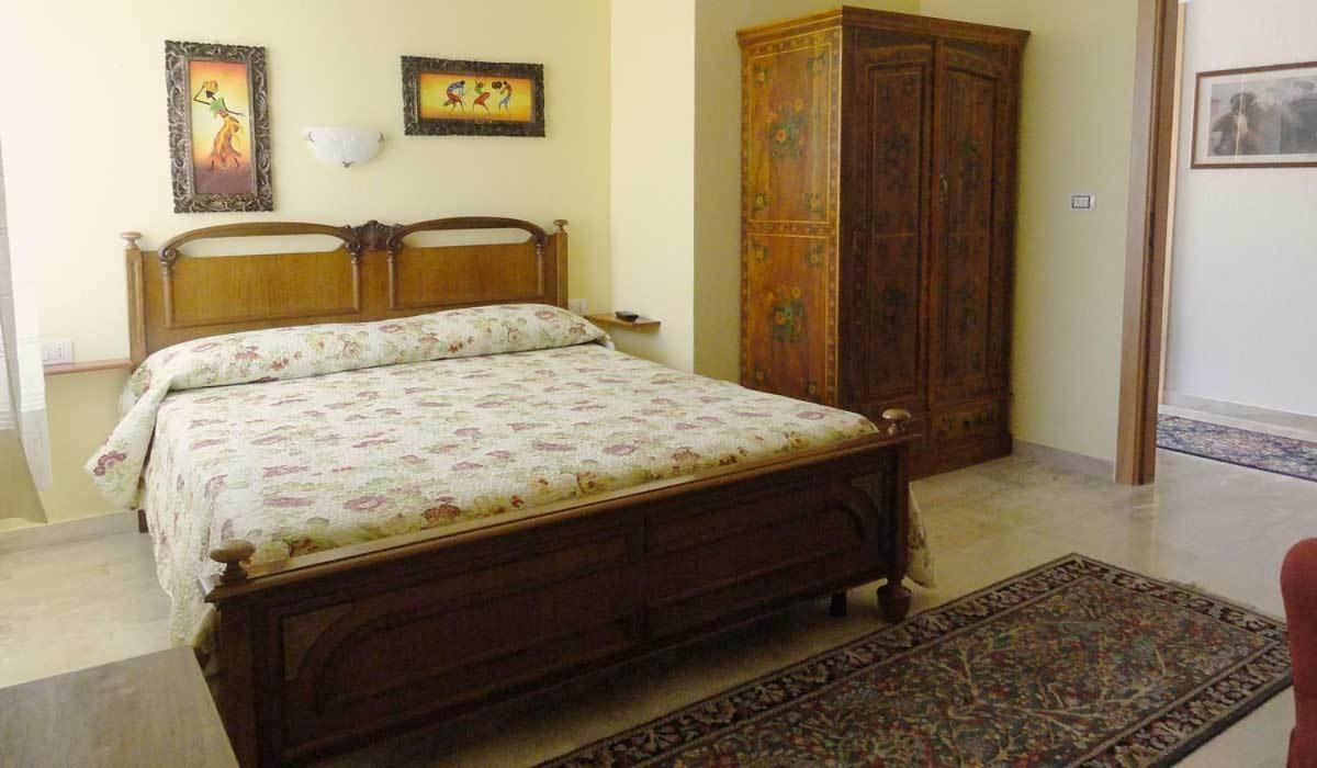 Double or Twin Room - Photo 11