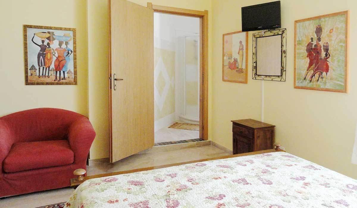 Double or Twin Room - Photo 10
