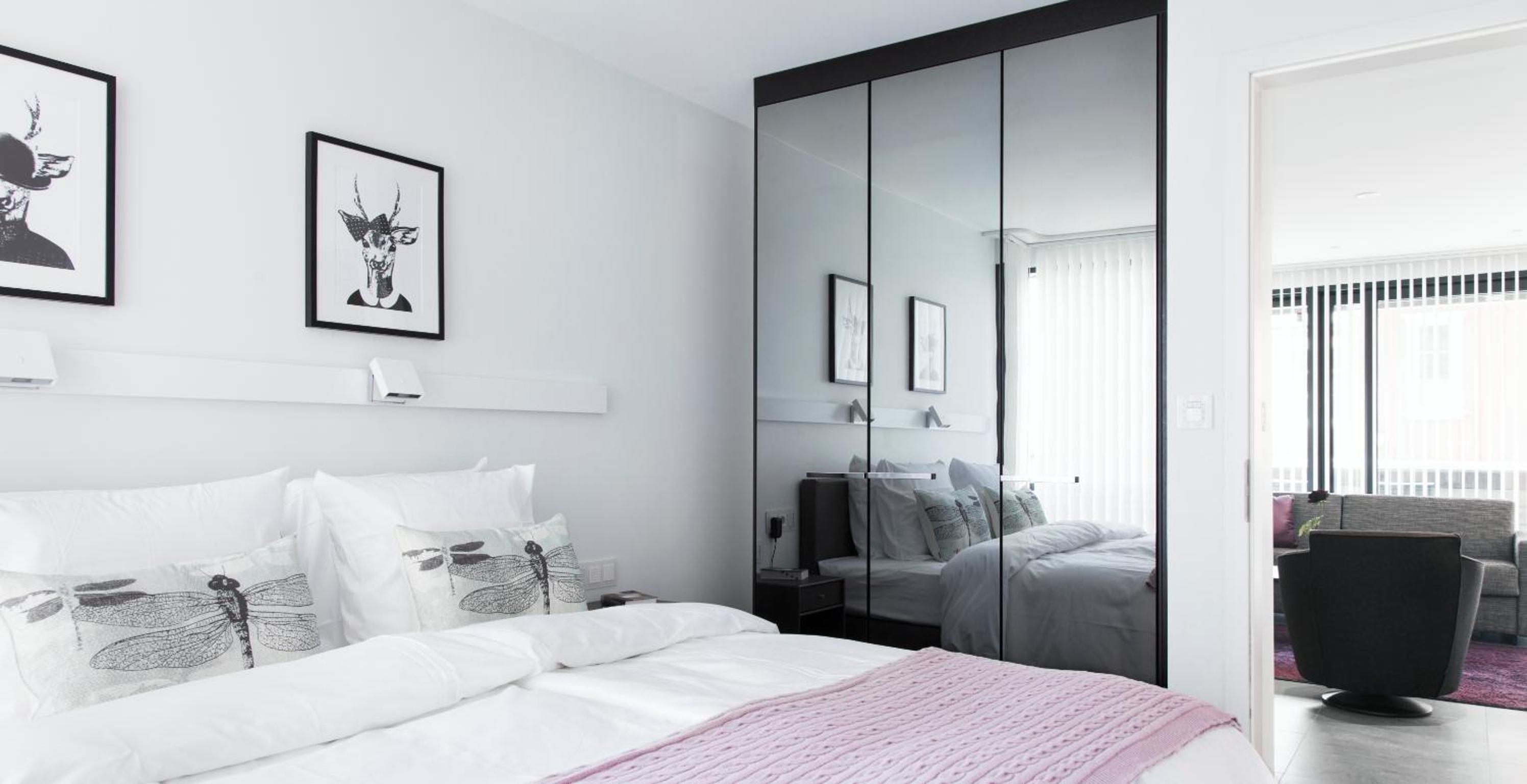 One-Bedroom Suite with Balcony - Photo 3