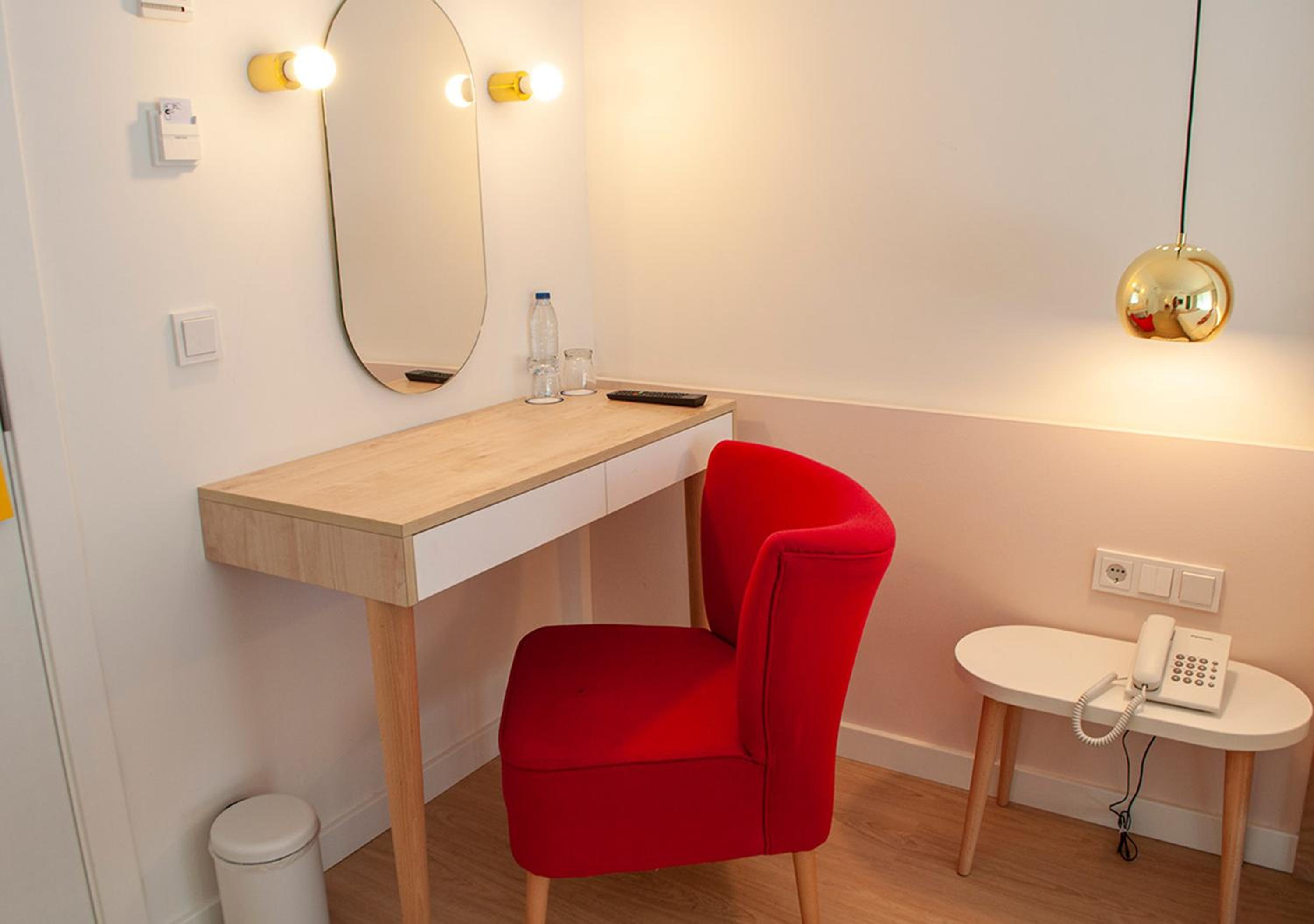Standard Double Room - Photo 13