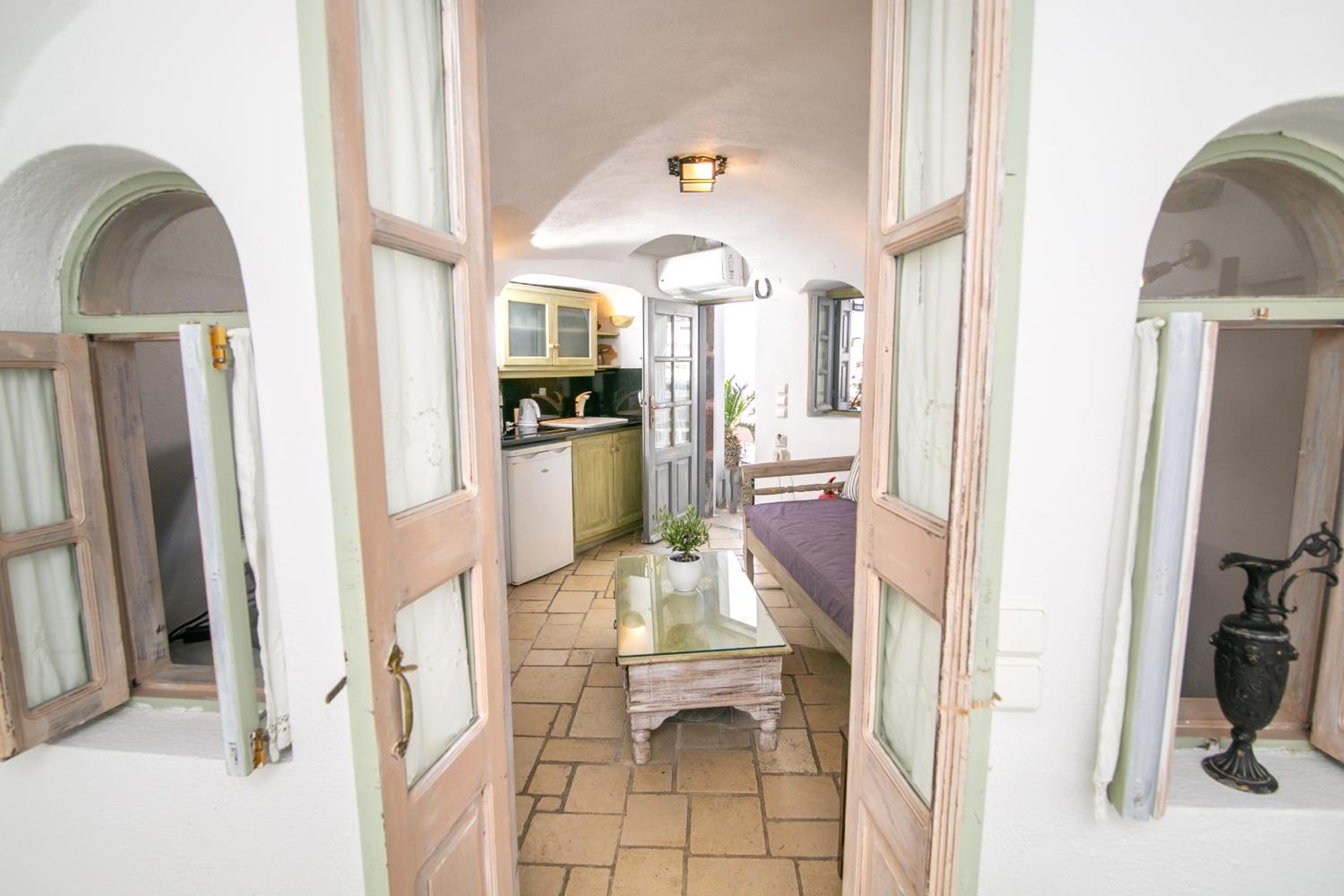 Elegant Cave Suite with Caldera View - Photo 5