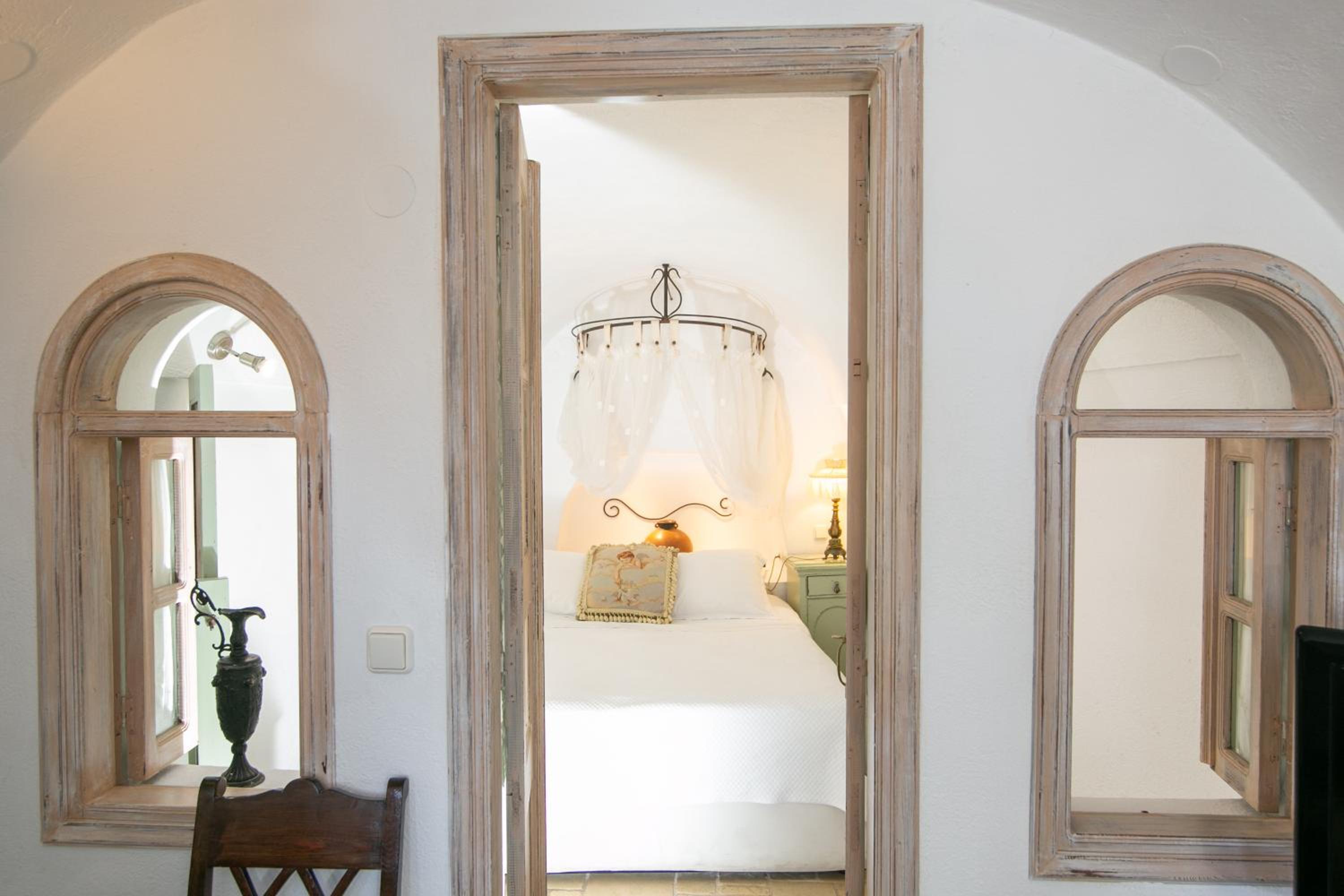 Elegant Cave Suite with Caldera View - Photo 1