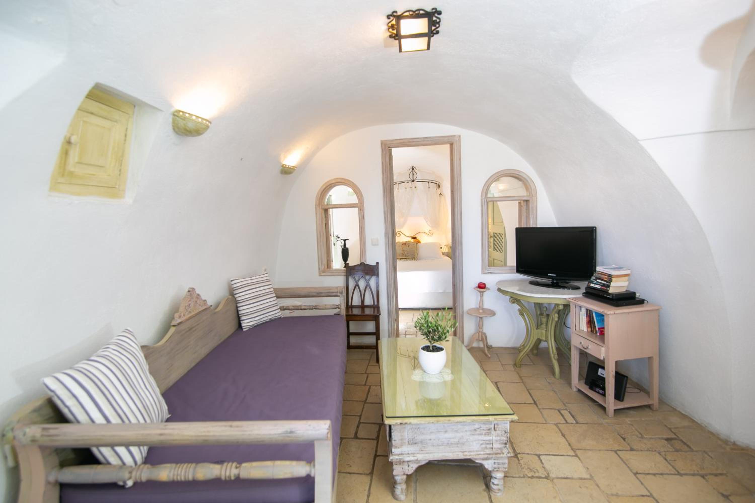 Elegant Cave Suite with Caldera View - Photo 6