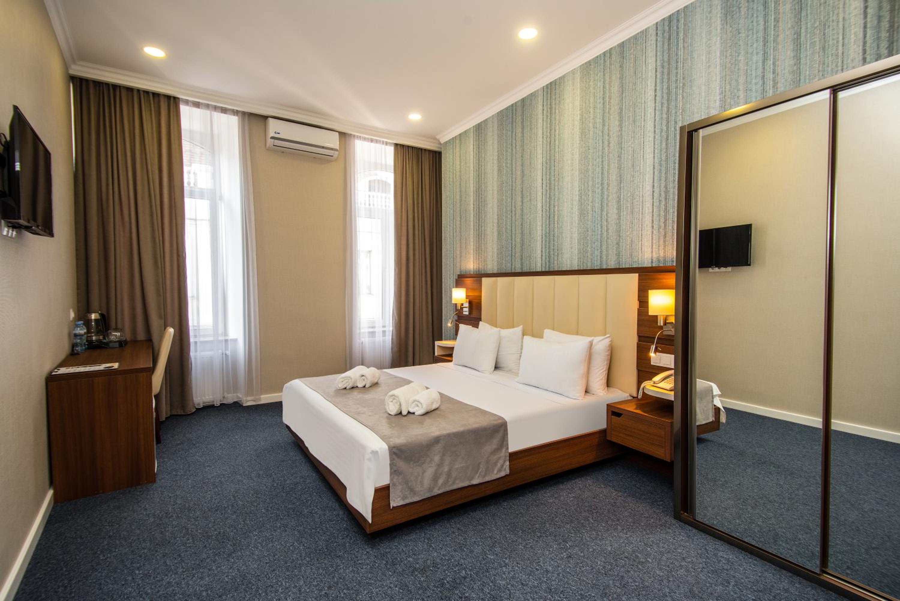 Standard Double or Twin Room - Photo 1
