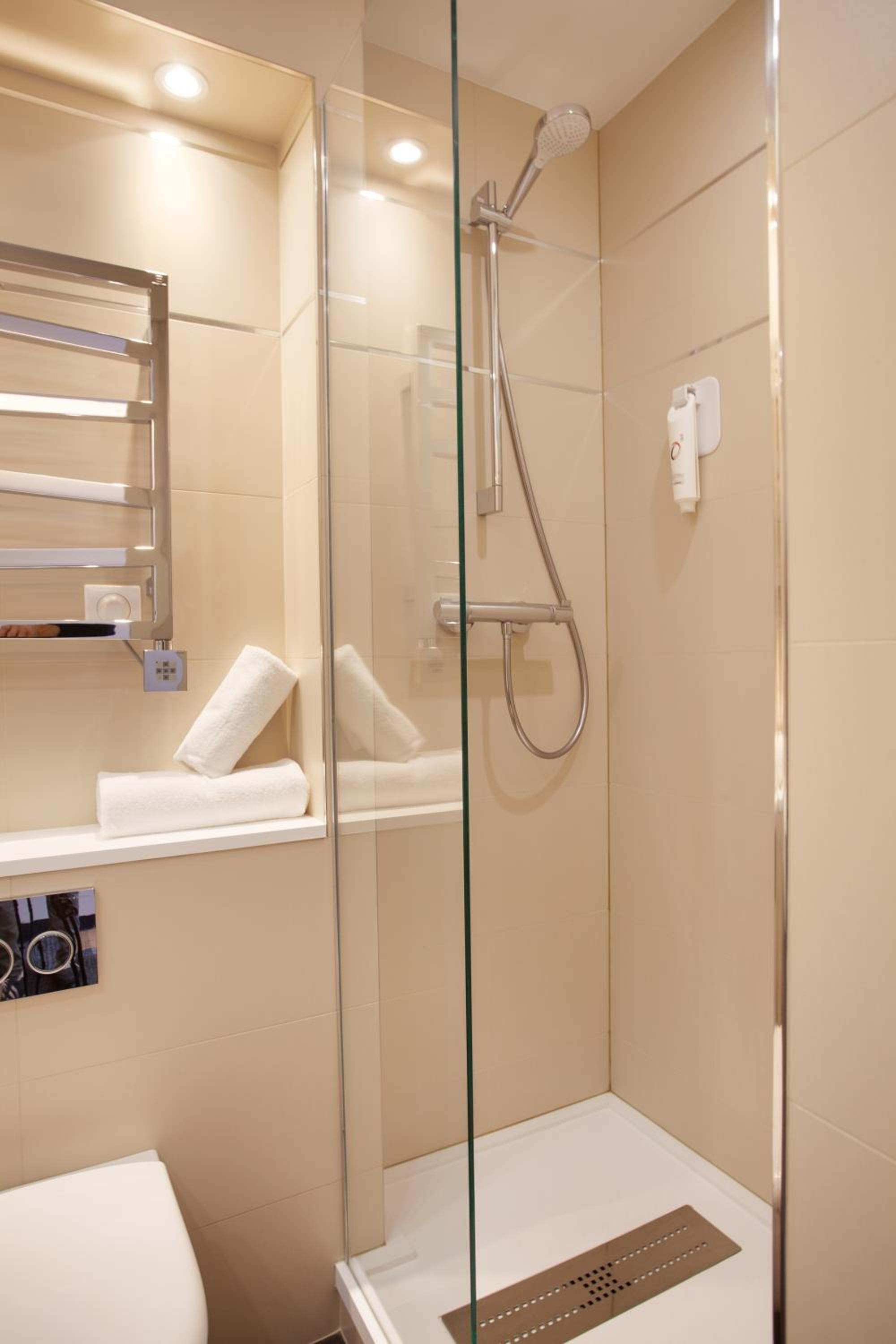 Comfort Queen Room