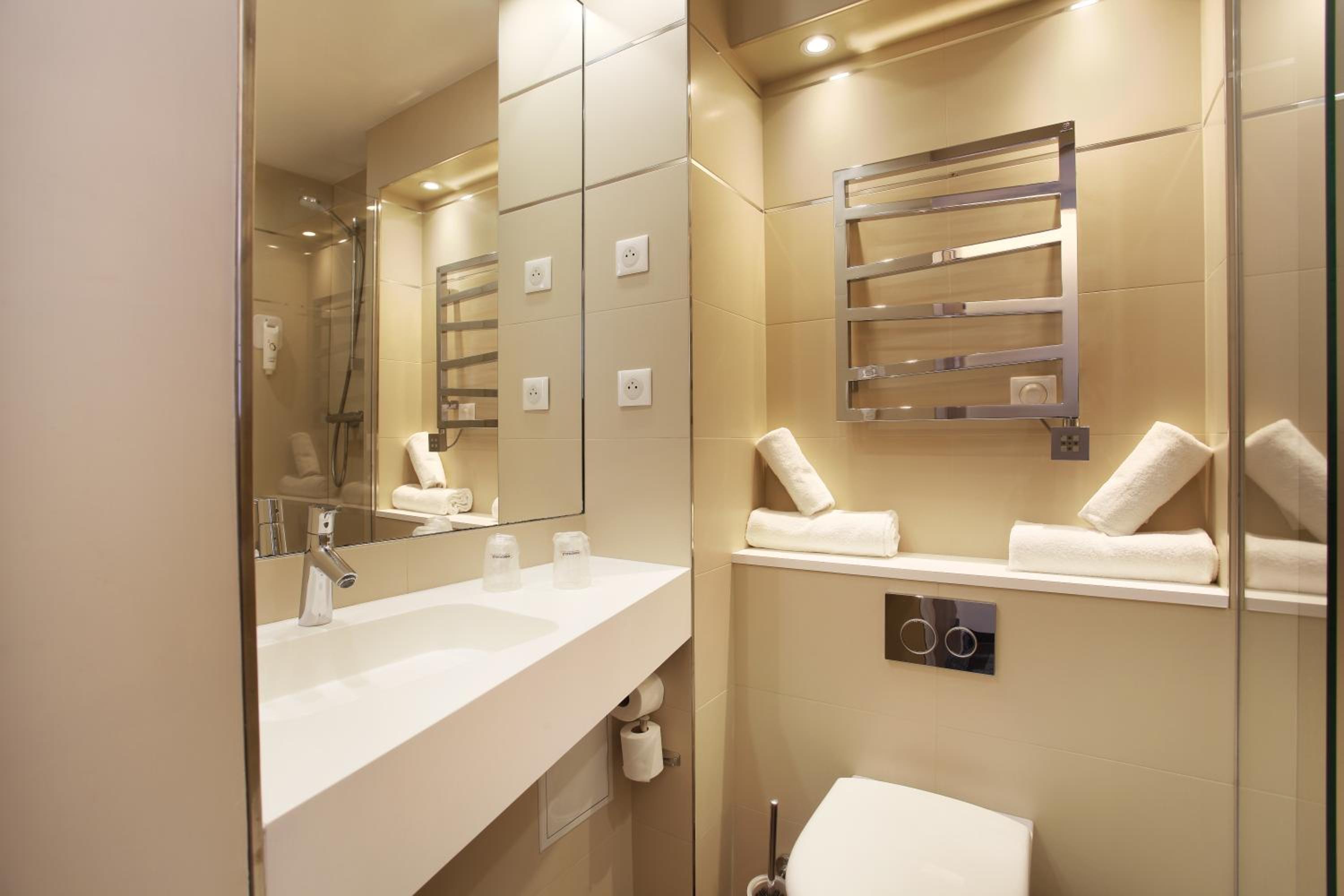 Comfort Queen Room