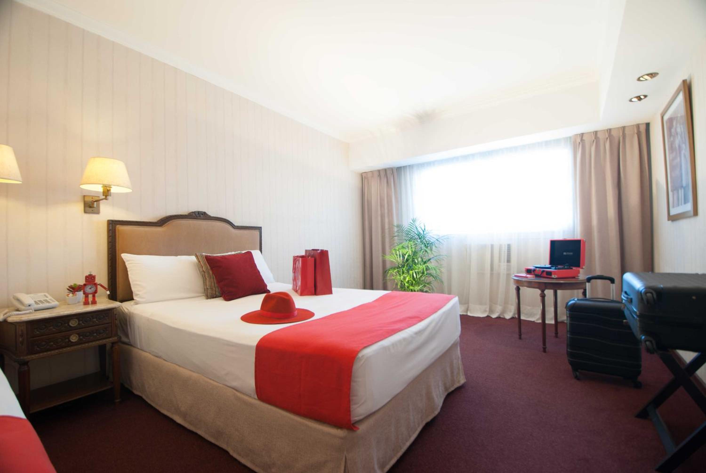 Twin Room - Non-Smoking photo 1