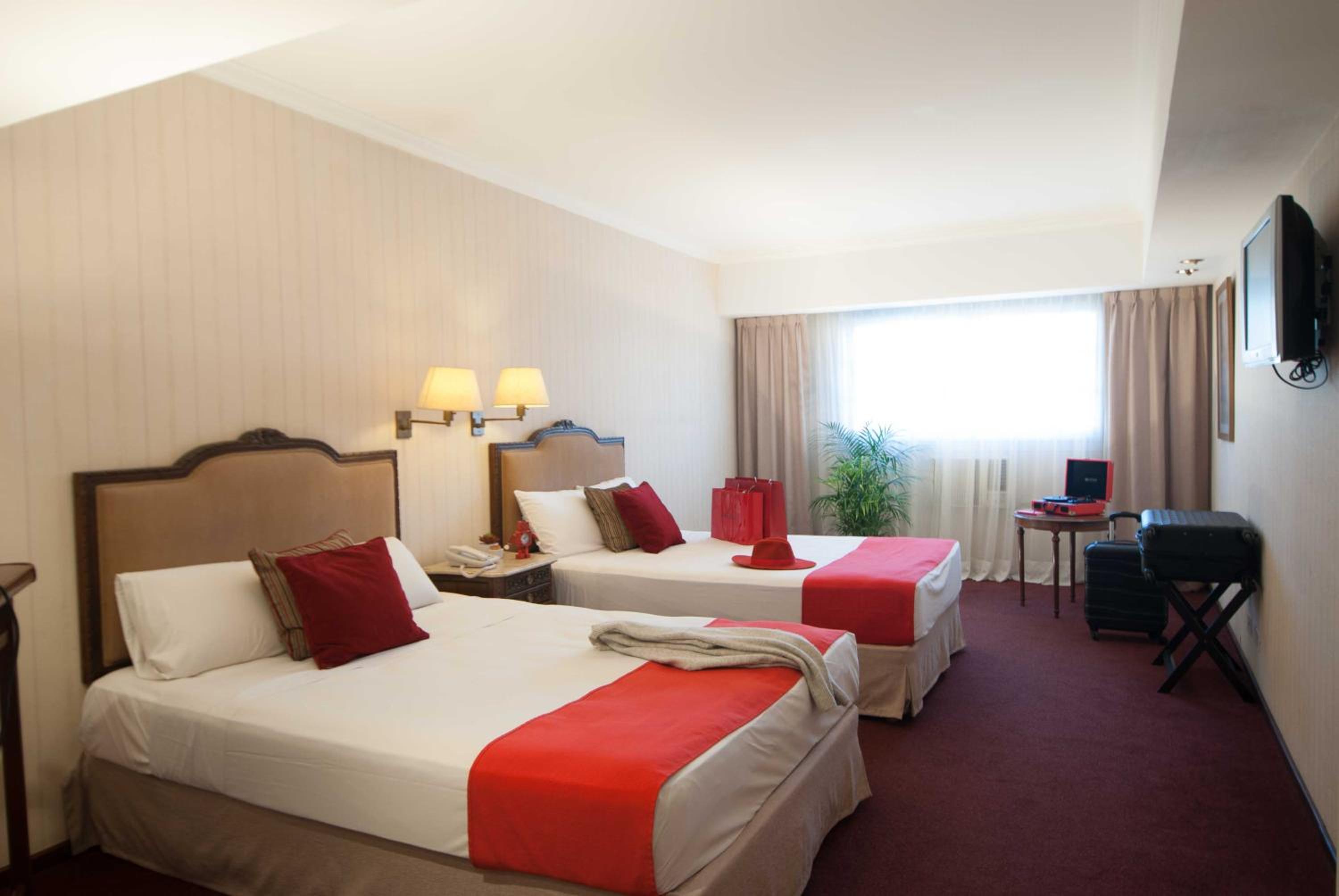 Twin Room - Non-Smoking photo 2