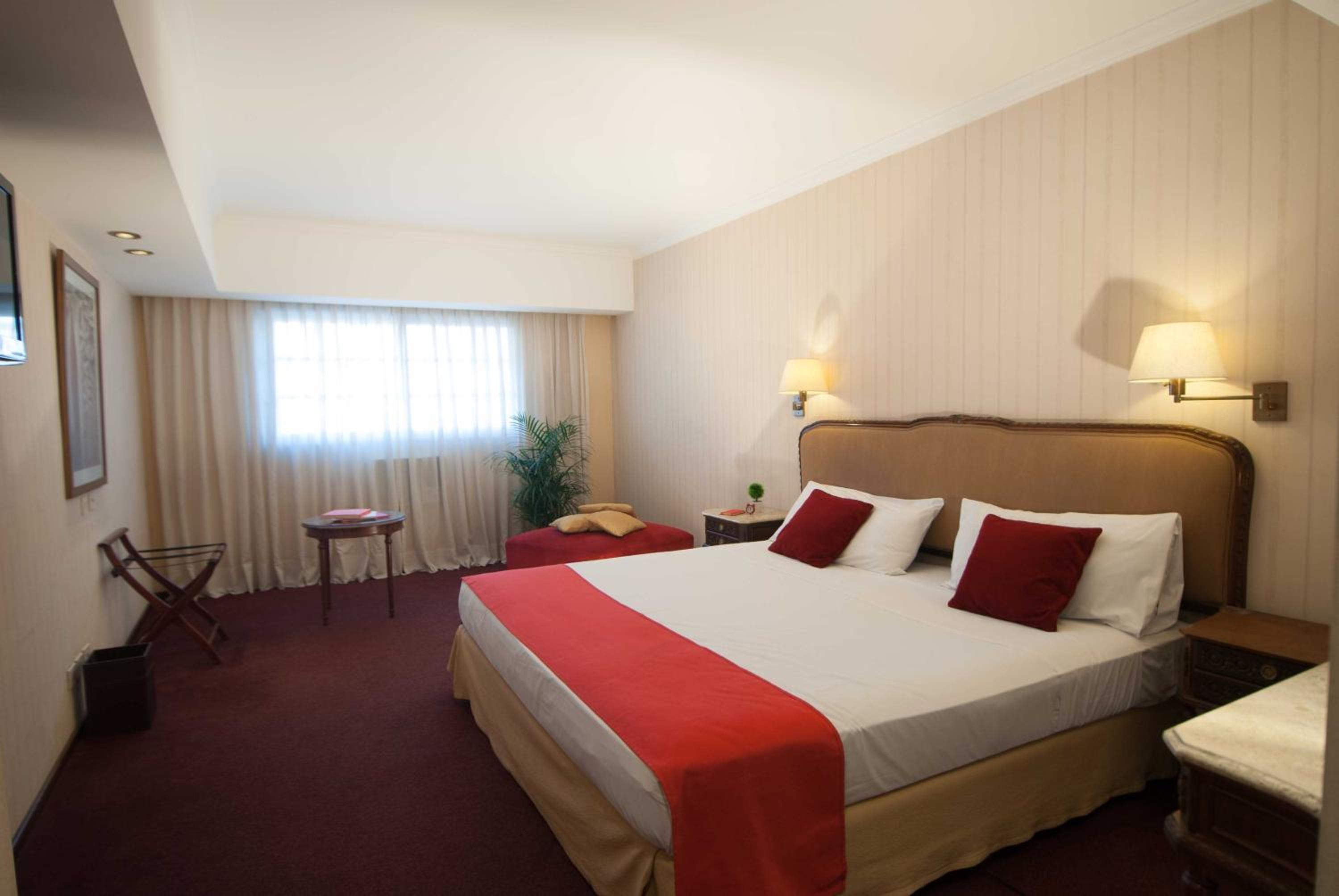 Queen Room - Non-Smoking photo 2