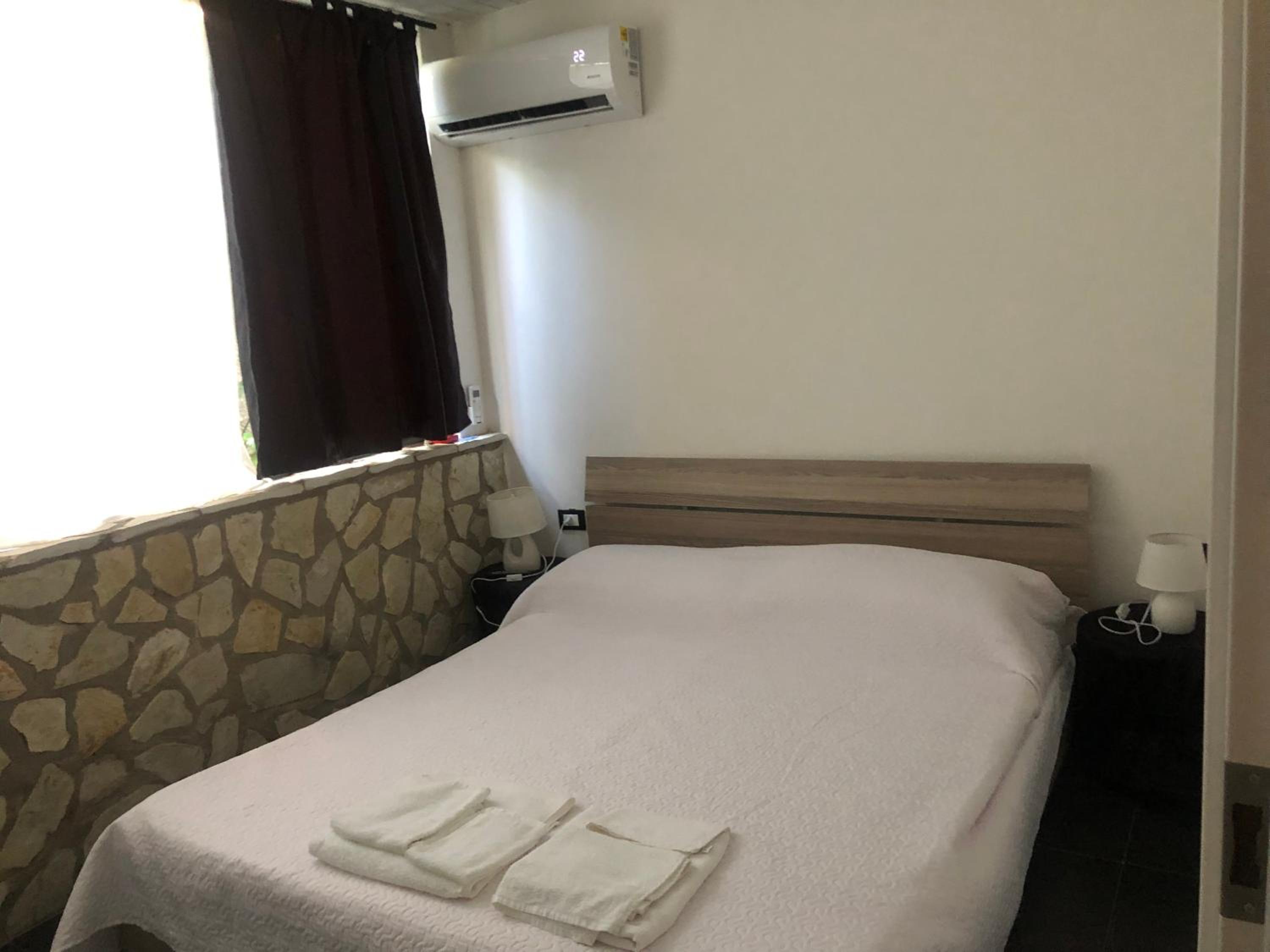 Double Room - Photo 16
