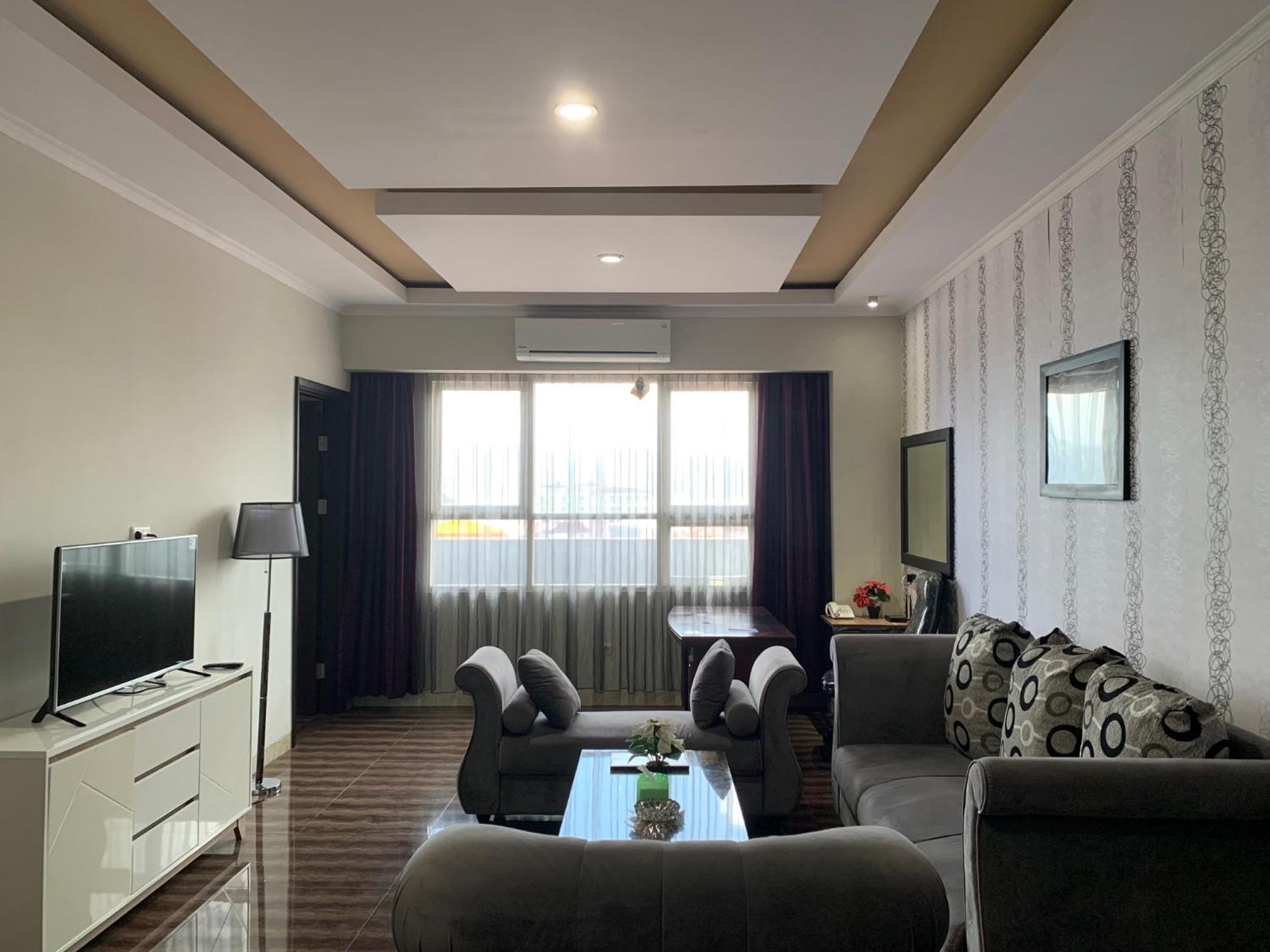 Suite - Photo 2