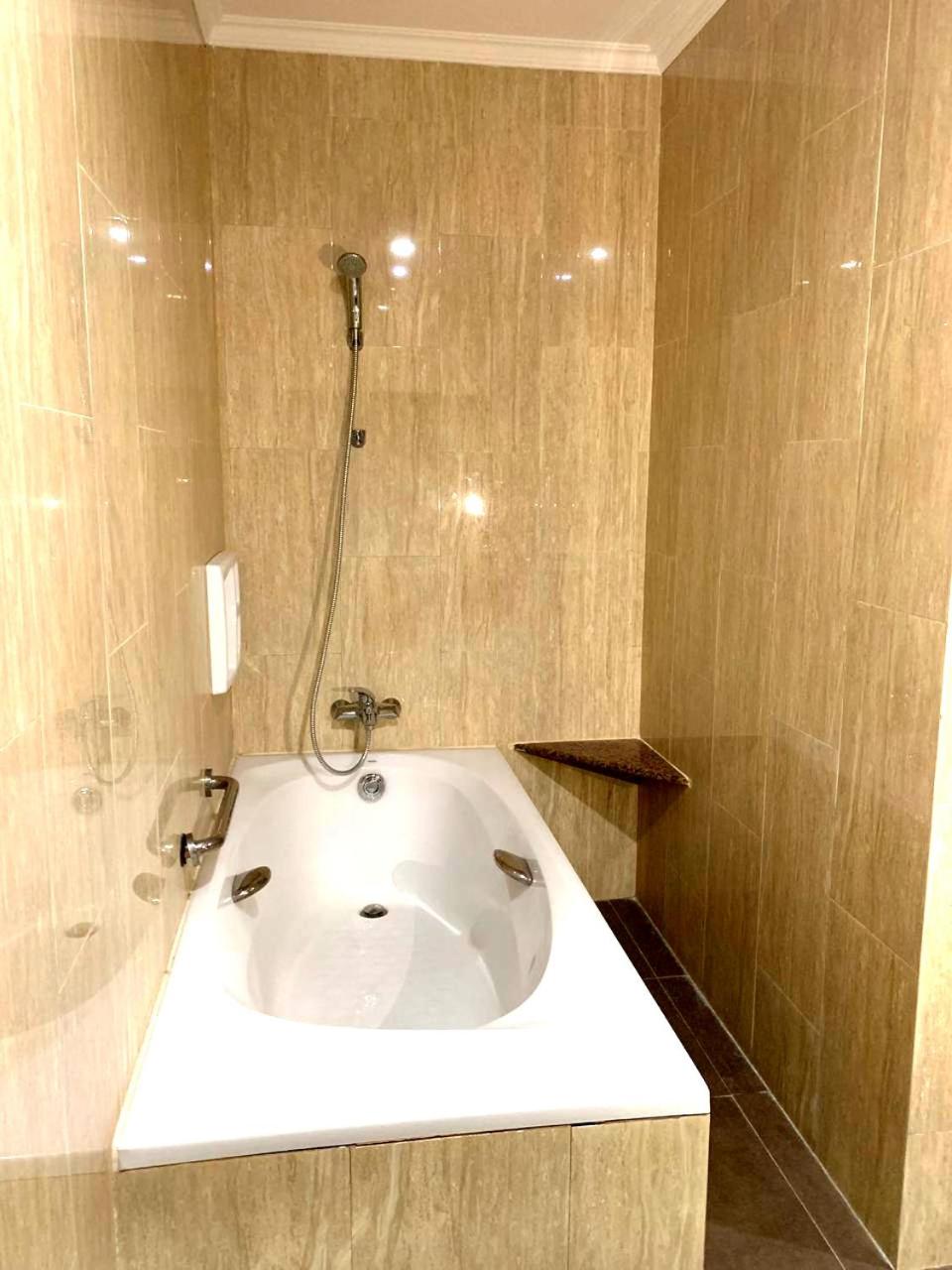 Suite - Photo 3