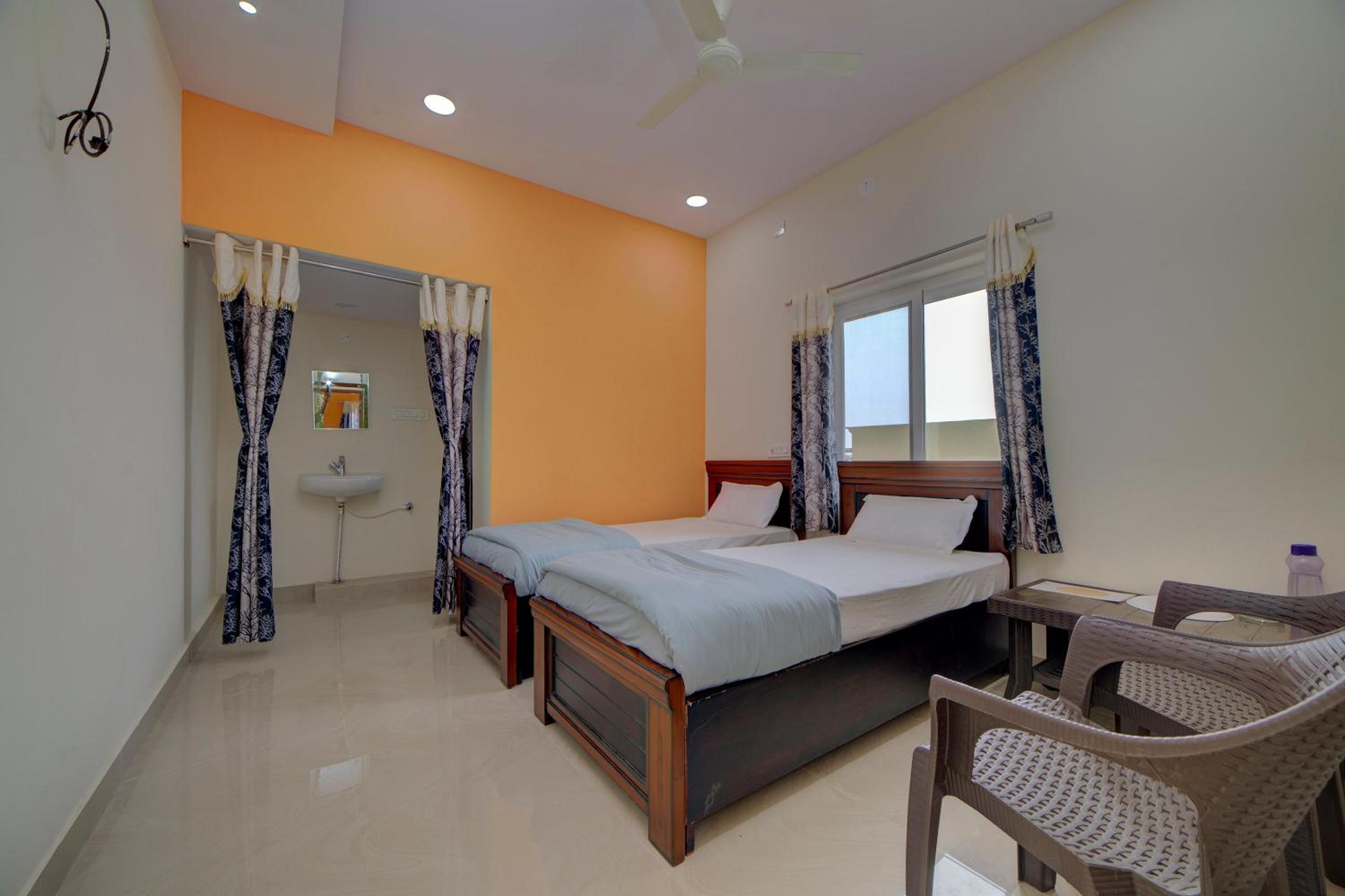 Budget Double Room photo 3