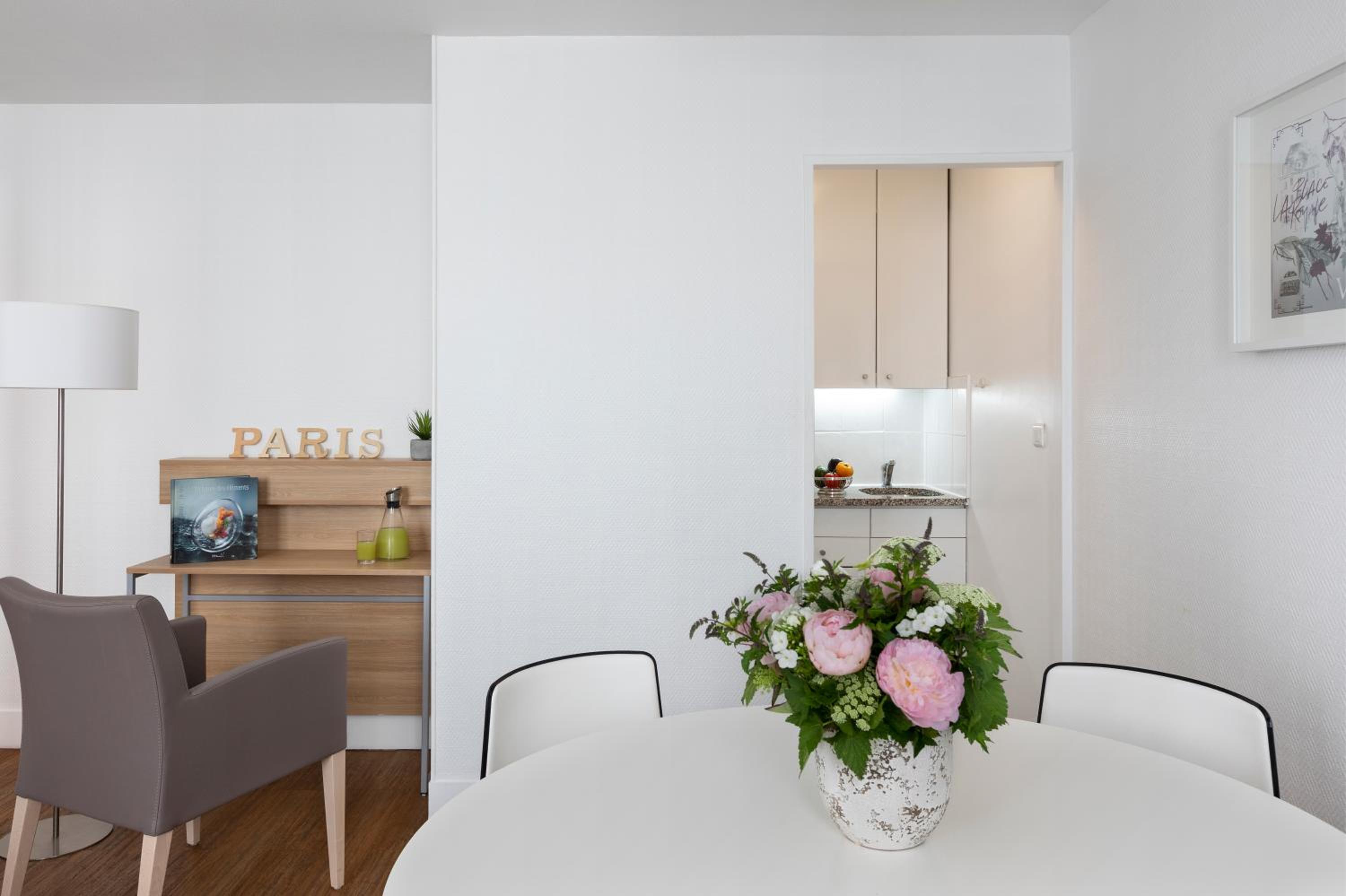 Apartment photo 2