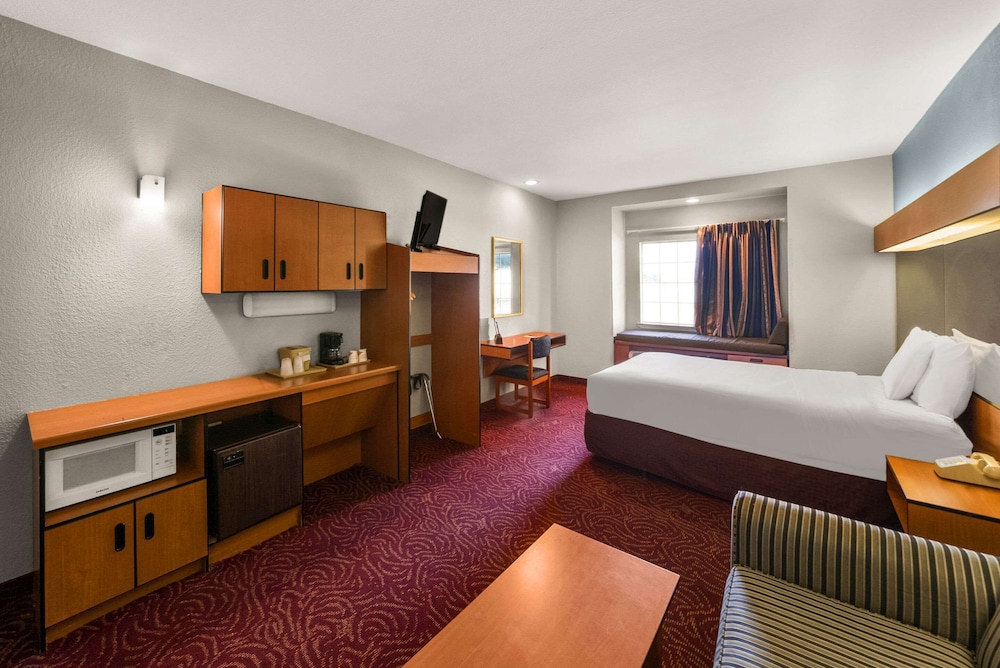 Suite, 1 Queen Bed with Sofa bed, Accessible, Non Smoking photo 2