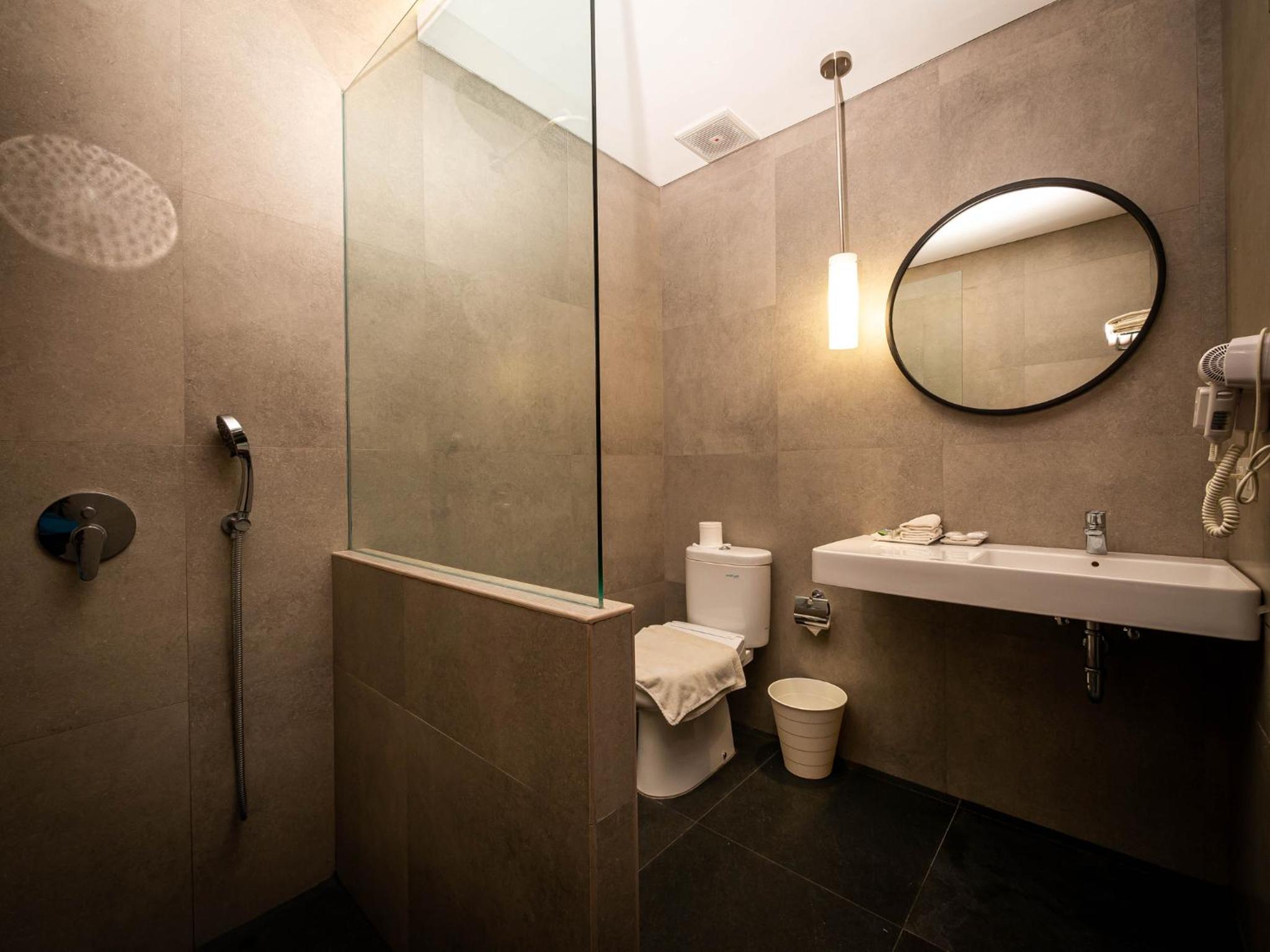 Deluxe Premier Double or Twin Room - Photo 2