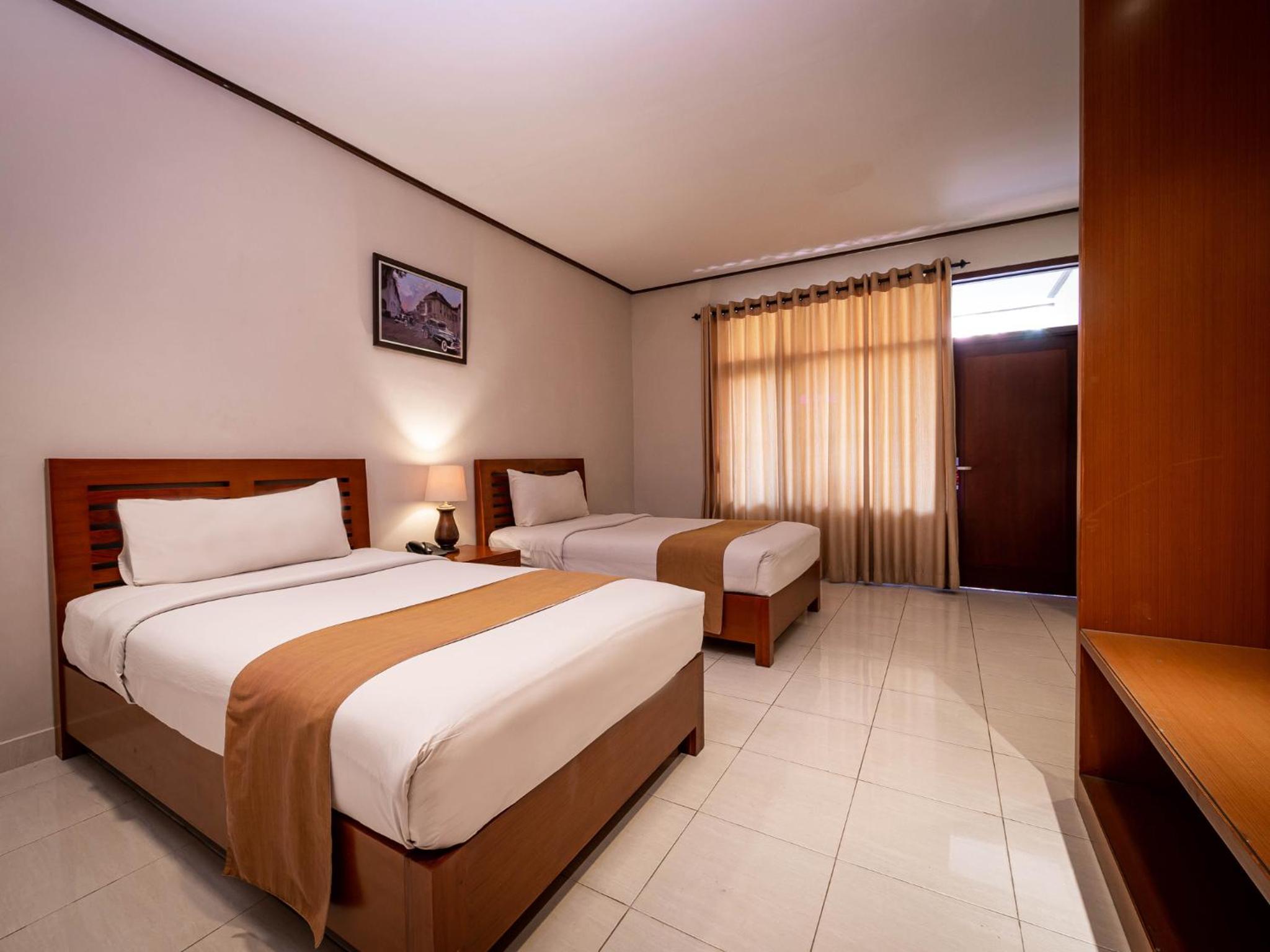 Deluxe Double or Twin Room with Pool View - Photo 5