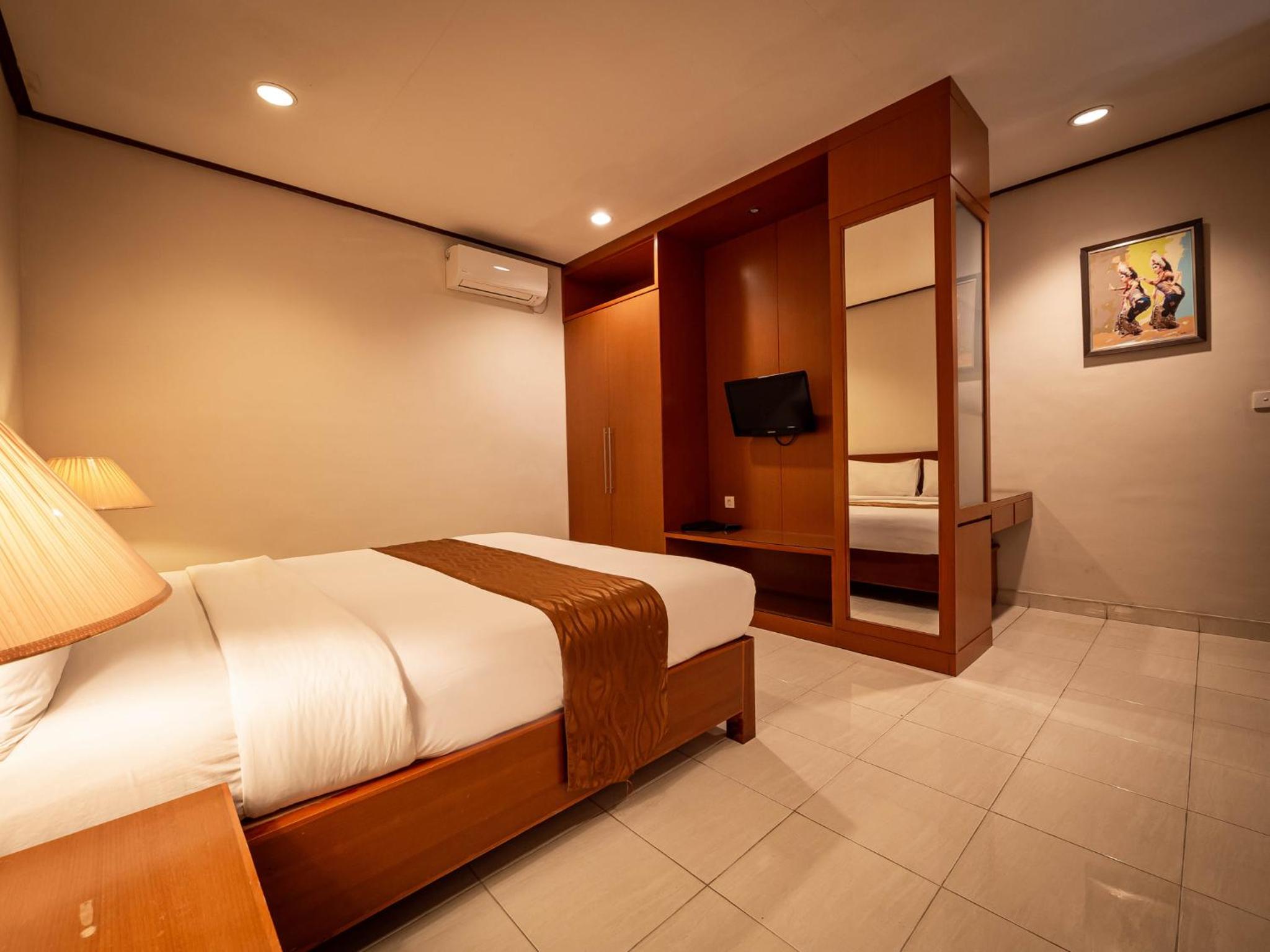 Deluxe Double or Twin Room with Pool View - Photo 3