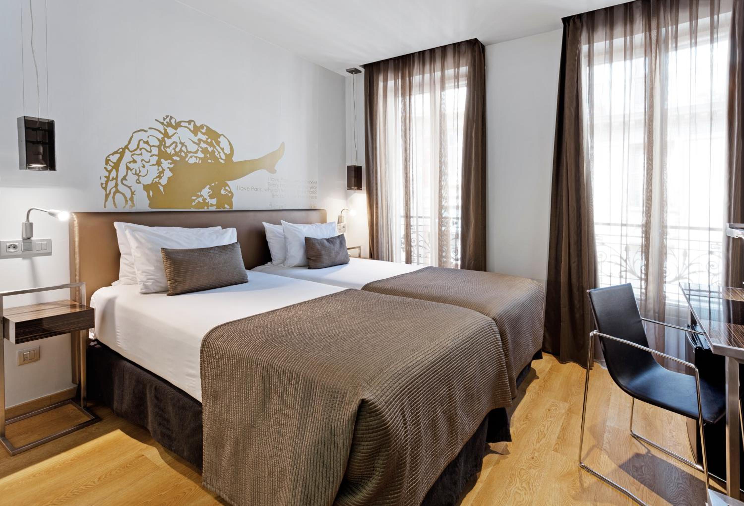 Double or Twin Room thumbnail 6