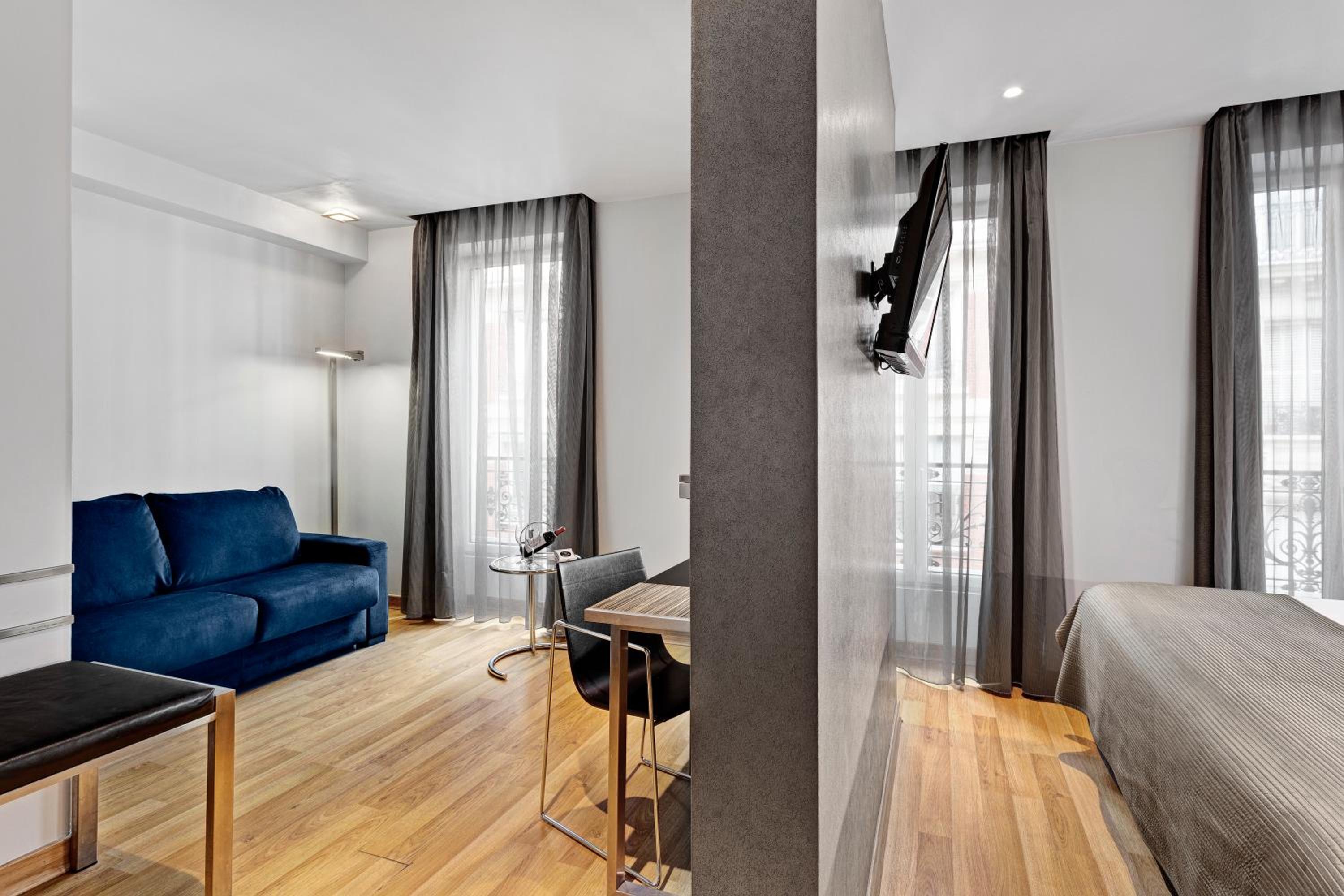 Suite Room thumbnail 5