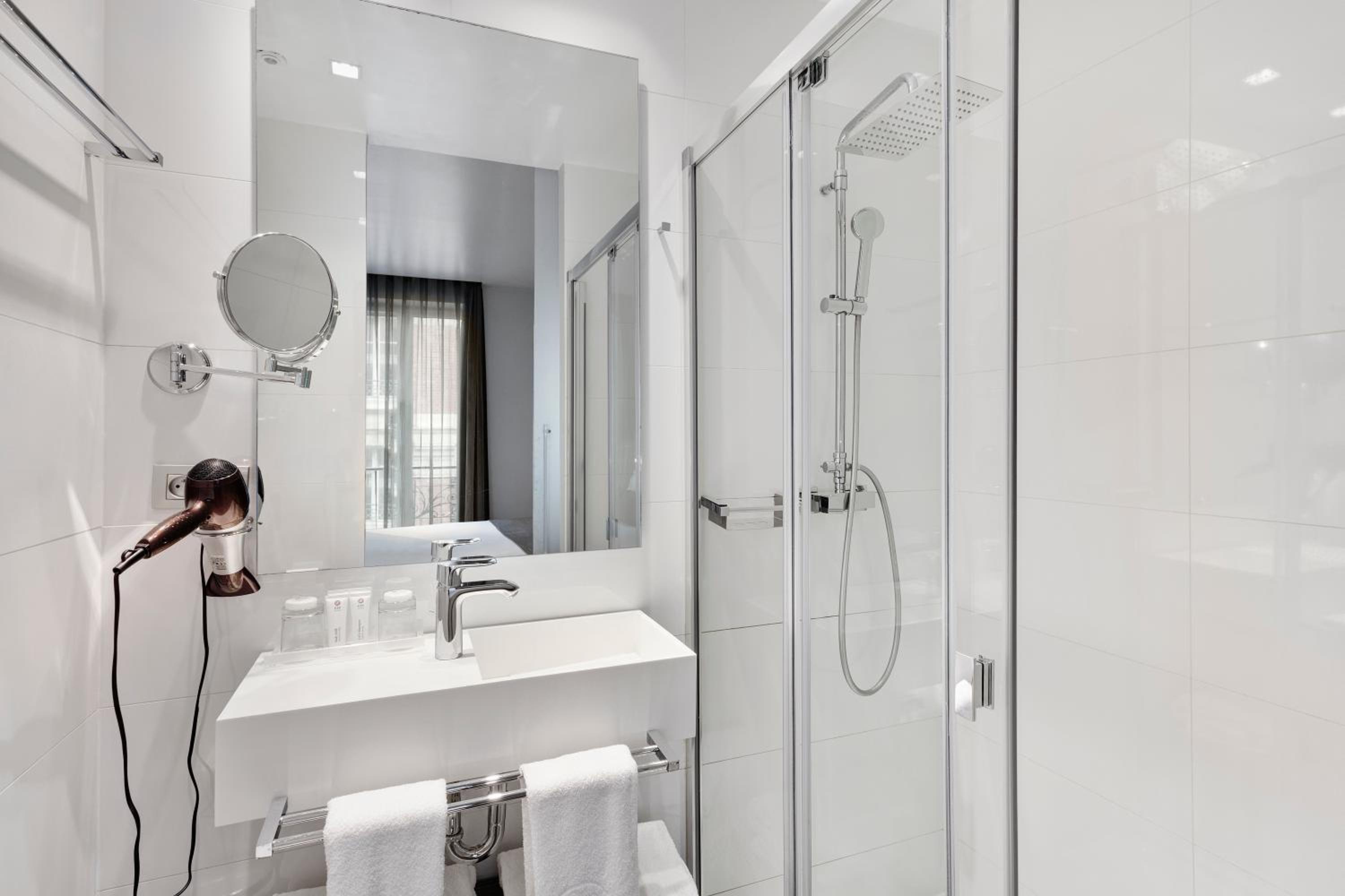 Suite Room thumbnail 6
